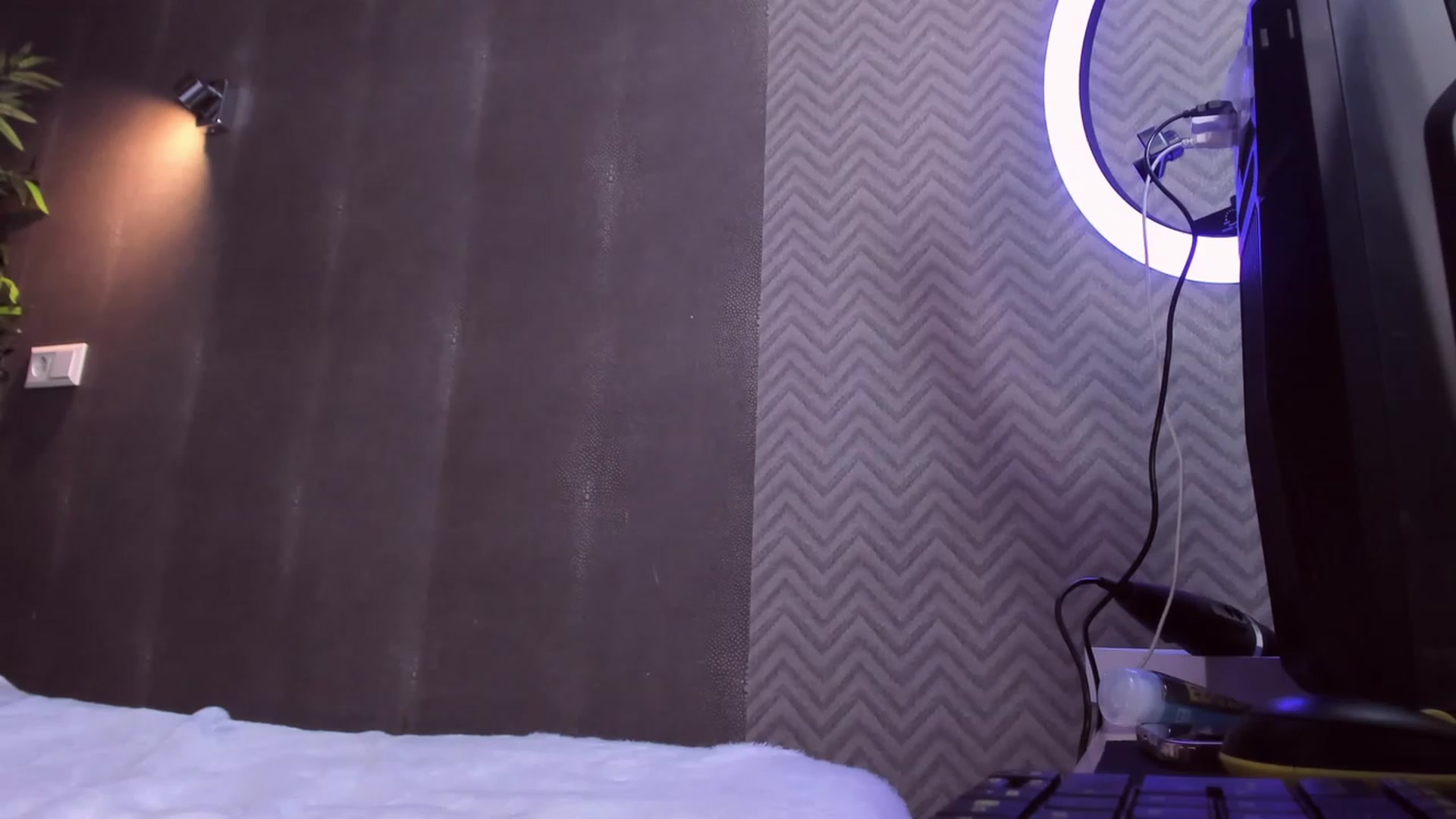 Gallery image thumbnail from LeksWest's myfreecams stream on, 03/26/2023, 17:12 image 15 of 20