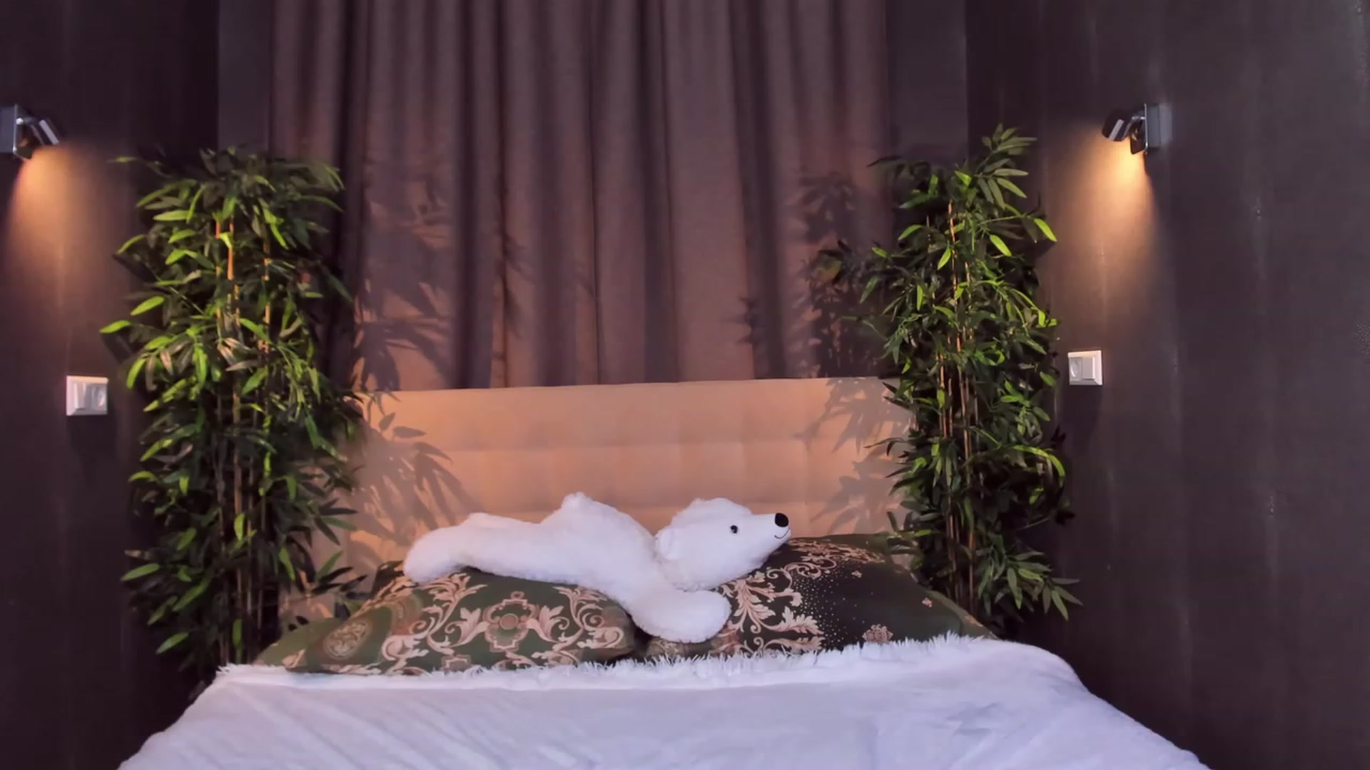 Gallery image thumbnail from LeksWest's myfreecams stream on, 03/26/2023, 17:12 image 13 of 20