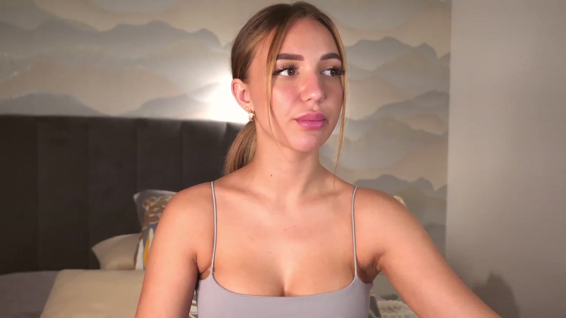 Gallery image thumbnail from LeksWest's myfreecams stream on, 04/19/2023, 16:50 image 1 of 20