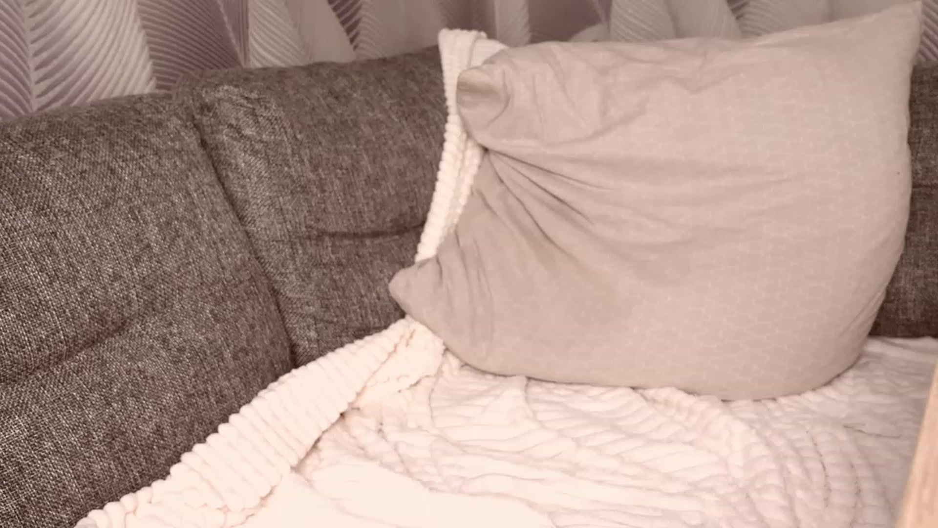 Gallery image thumbnail from LeksWest's myfreecams stream on, 05/14/2023, 17:29 image 15 of 20