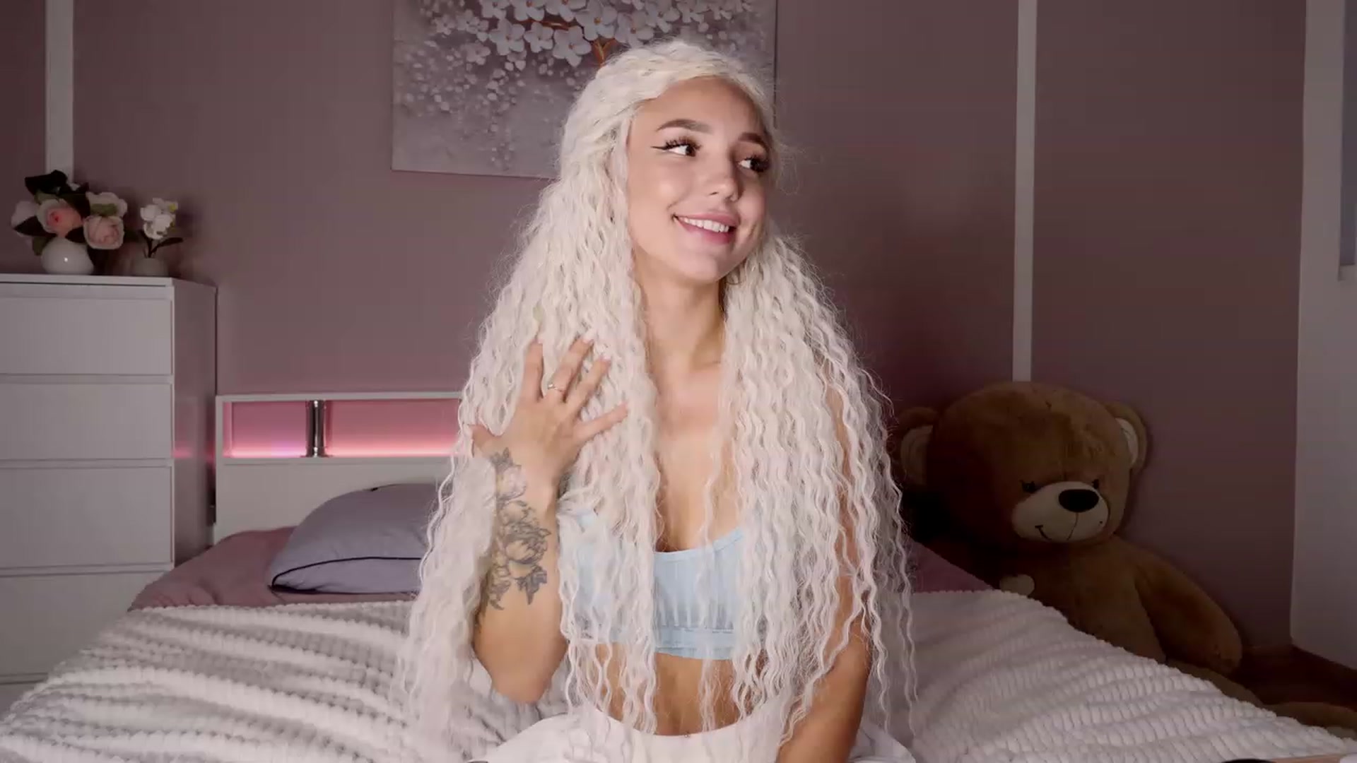 Gallery image thumbnail from LeksWest's myfreecams stream on, 05/22/2023, 14:27 image 14 of 20