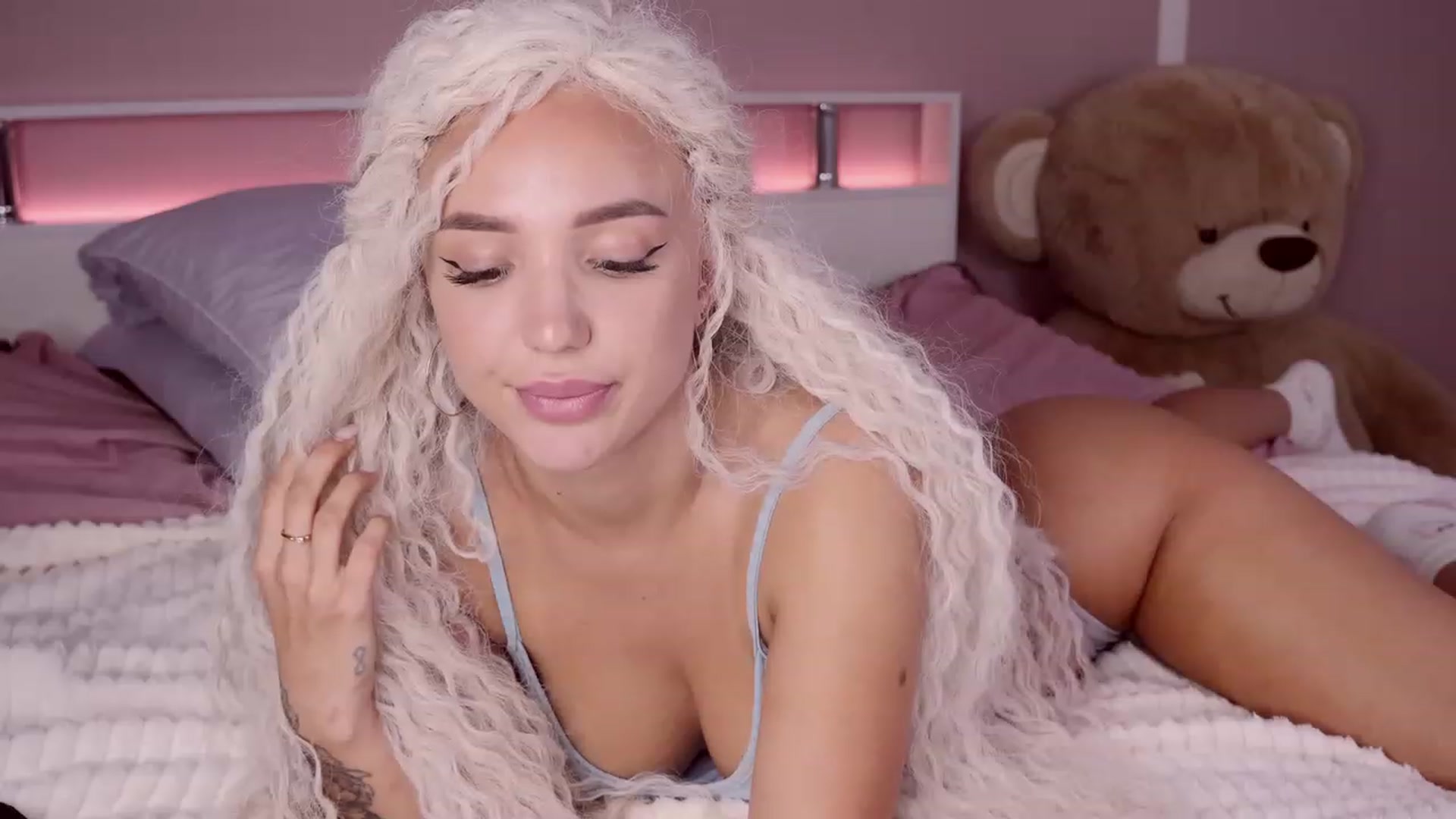 Gallery image thumbnail from LeksWest's myfreecams stream on, 05/22/2023, 15:53 image 14 of 20