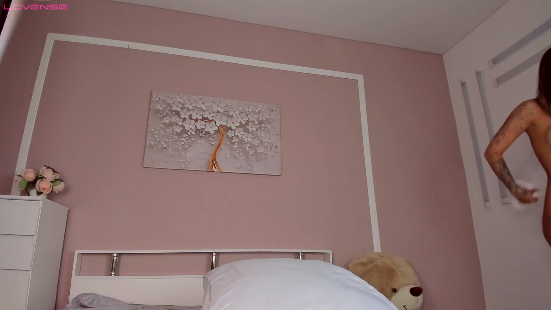 Gallery image thumbnail from LeksWest's myfreecams stream on, 07/16/2023, 17:17 image 1 of 20