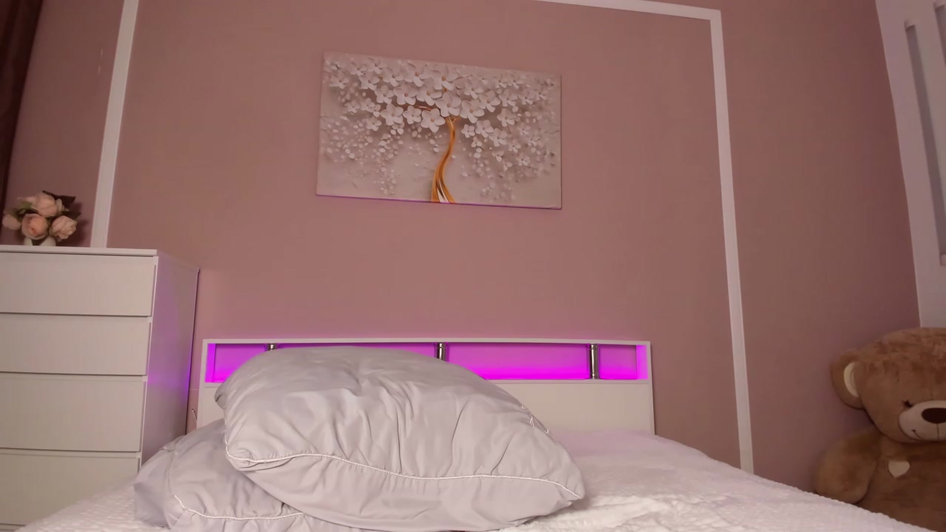 Gallery image thumbnail from LeksWest's myfreecams stream on, 09/28/2023, 18:42 image 15 of 20