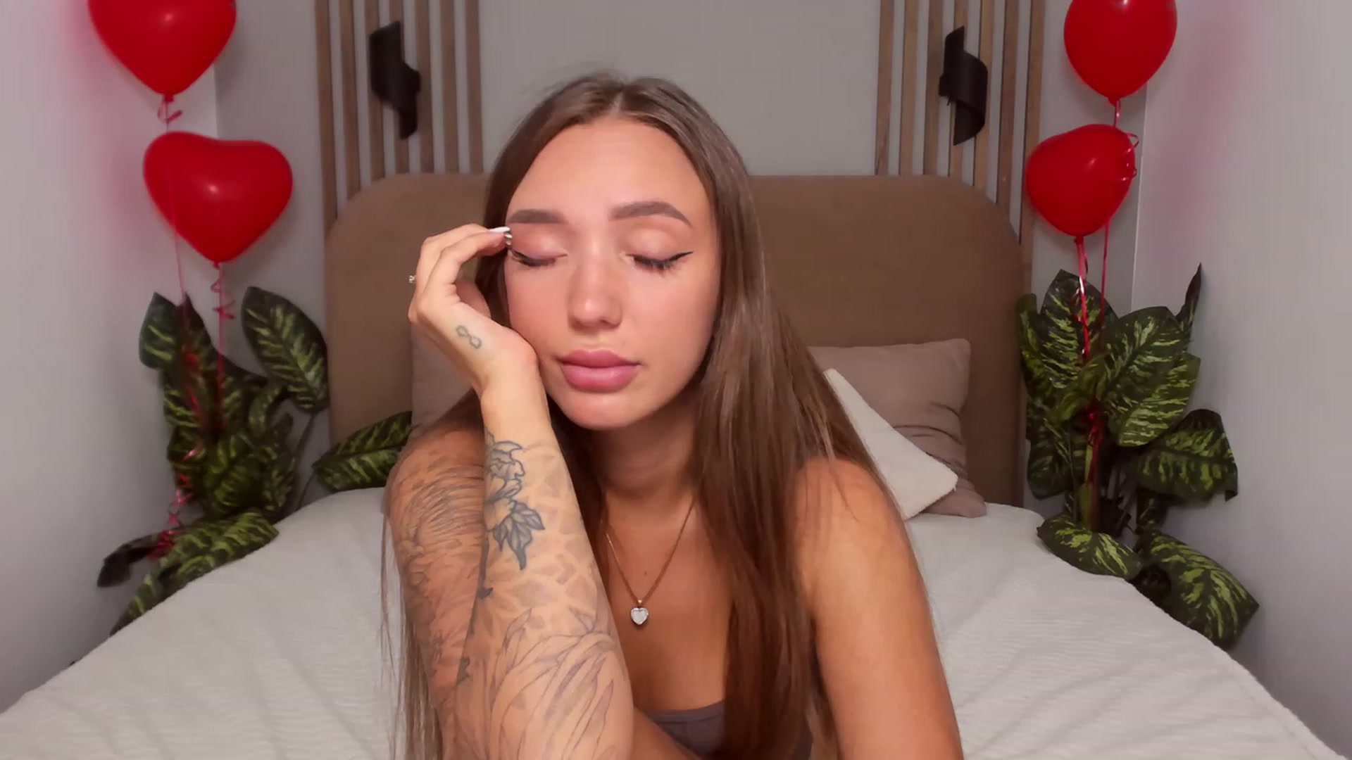 Gallery image thumbnail from LeksWest's myfreecams stream on, 02/25/2024, 17:04 image 13 of 20