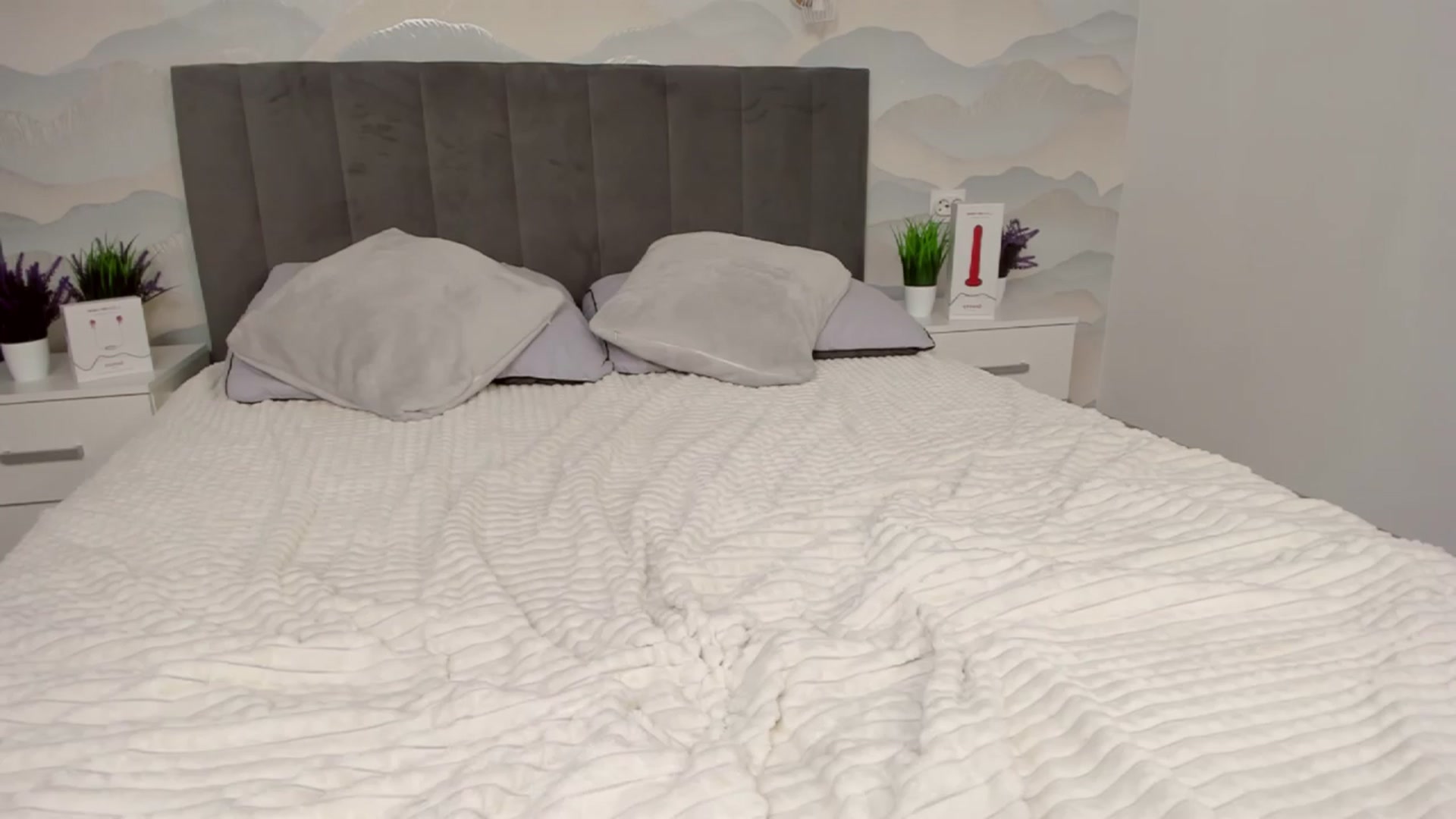 Gallery image thumbnail from LeksWest's myfreecams stream on, 04/01/2024, 17:50 image 5 of 20