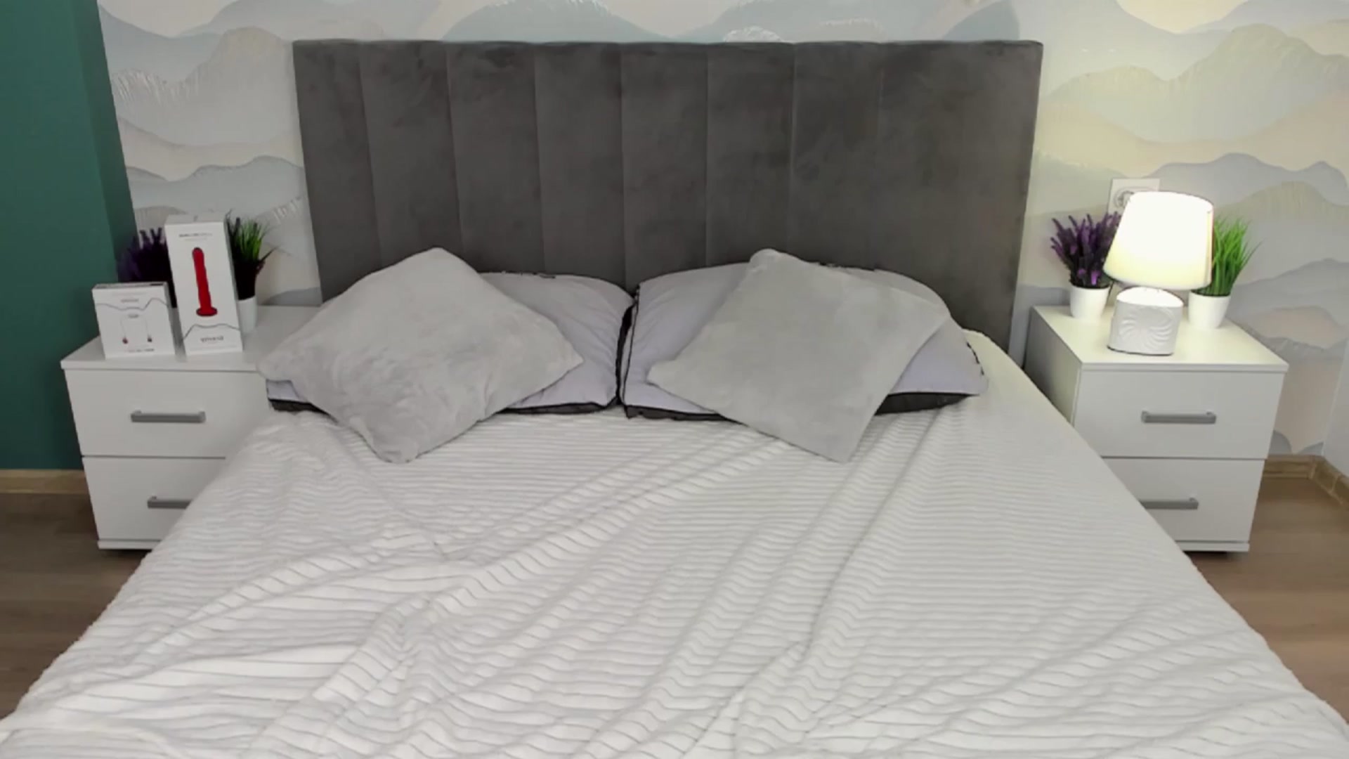 Gallery image thumbnail from LeksWest's myfreecams stream on, 04/12/2024, 16:37 image 9 of 20