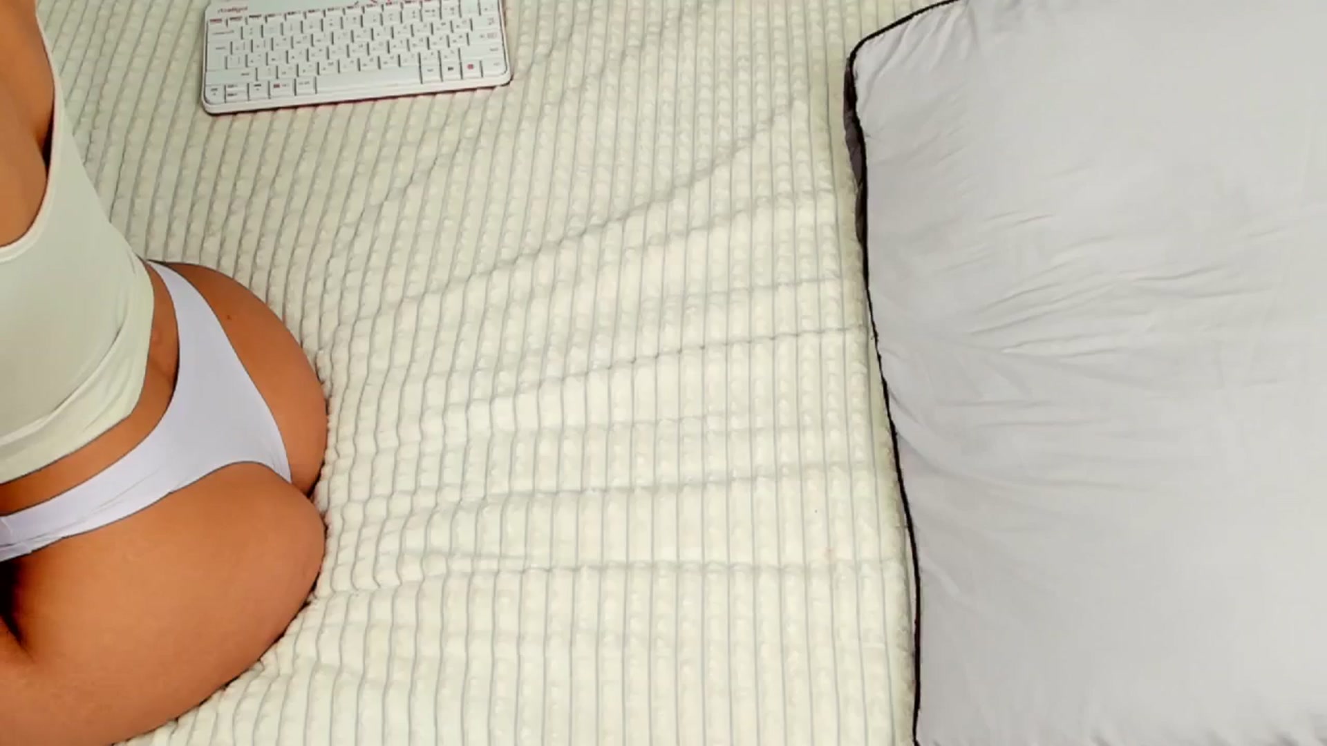 Gallery image thumbnail from LeksWest's myfreecams stream on, 05/02/2024, 16:25 image 15 of 20