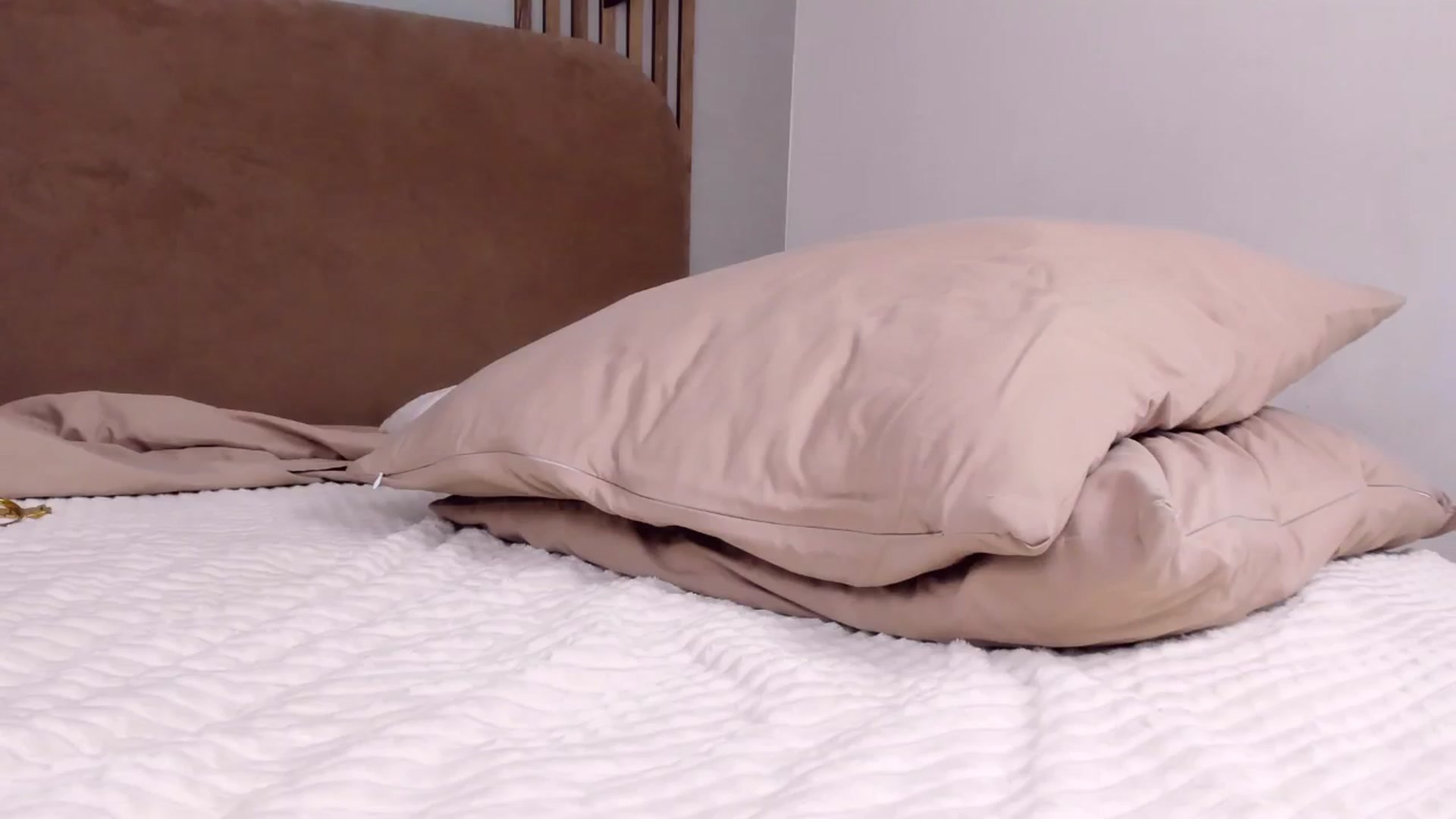Gallery image thumbnail from LeksWest's myfreecams stream on, 05/05/2024, 16:49 image 10 of 20