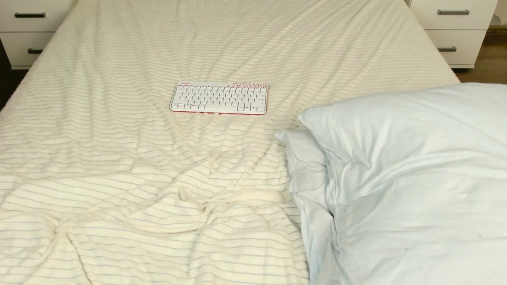 Gallery image thumbnail from LeksWest's myfreecams stream on, 05/26/2024, 18:12 image 6 of 20
