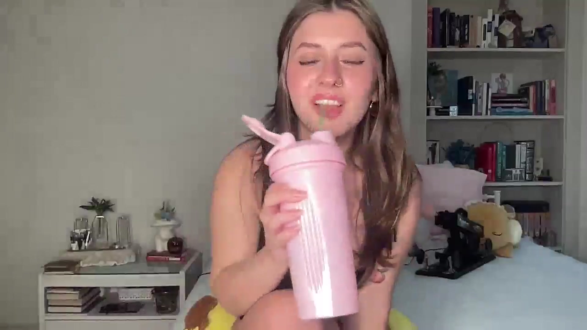 Gallery image thumbnail from Lena1's myfreecams stream on, 09/26/2024, 12:40 image 6 of 20