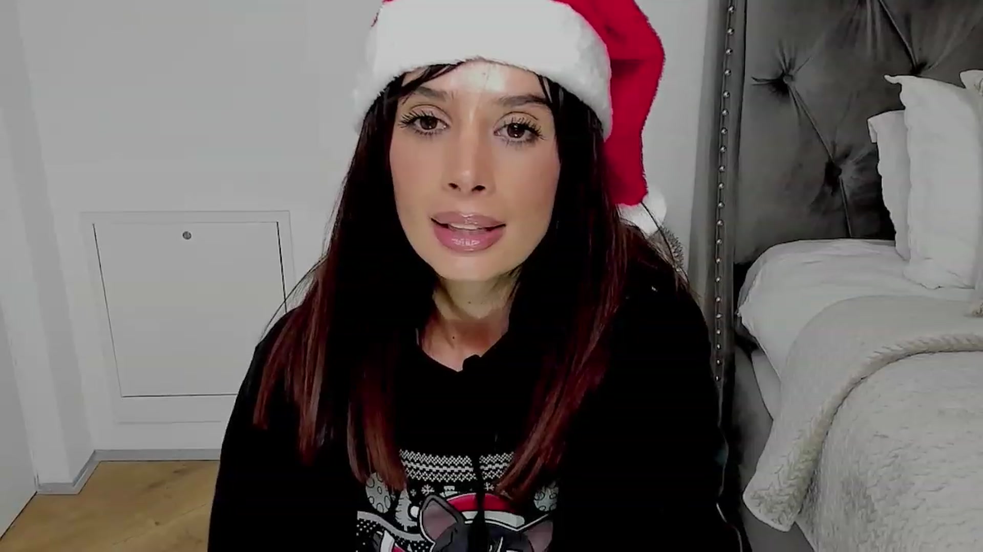 Gallery image thumbnail from LenaBabyGirl's myfreecams stream on, 12/24/2022, 22:13 image 14 of 20