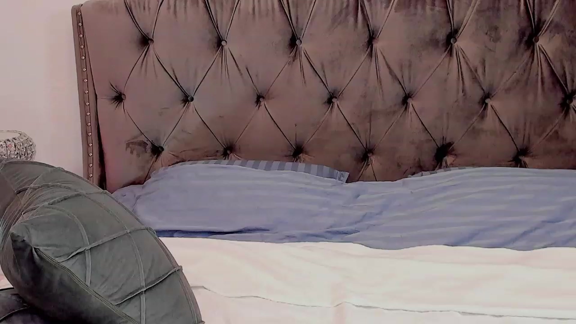 Gallery image thumbnail from LenaBabyGirl's myfreecams stream on, 05/09/2023, 18:16 image 8 of 20