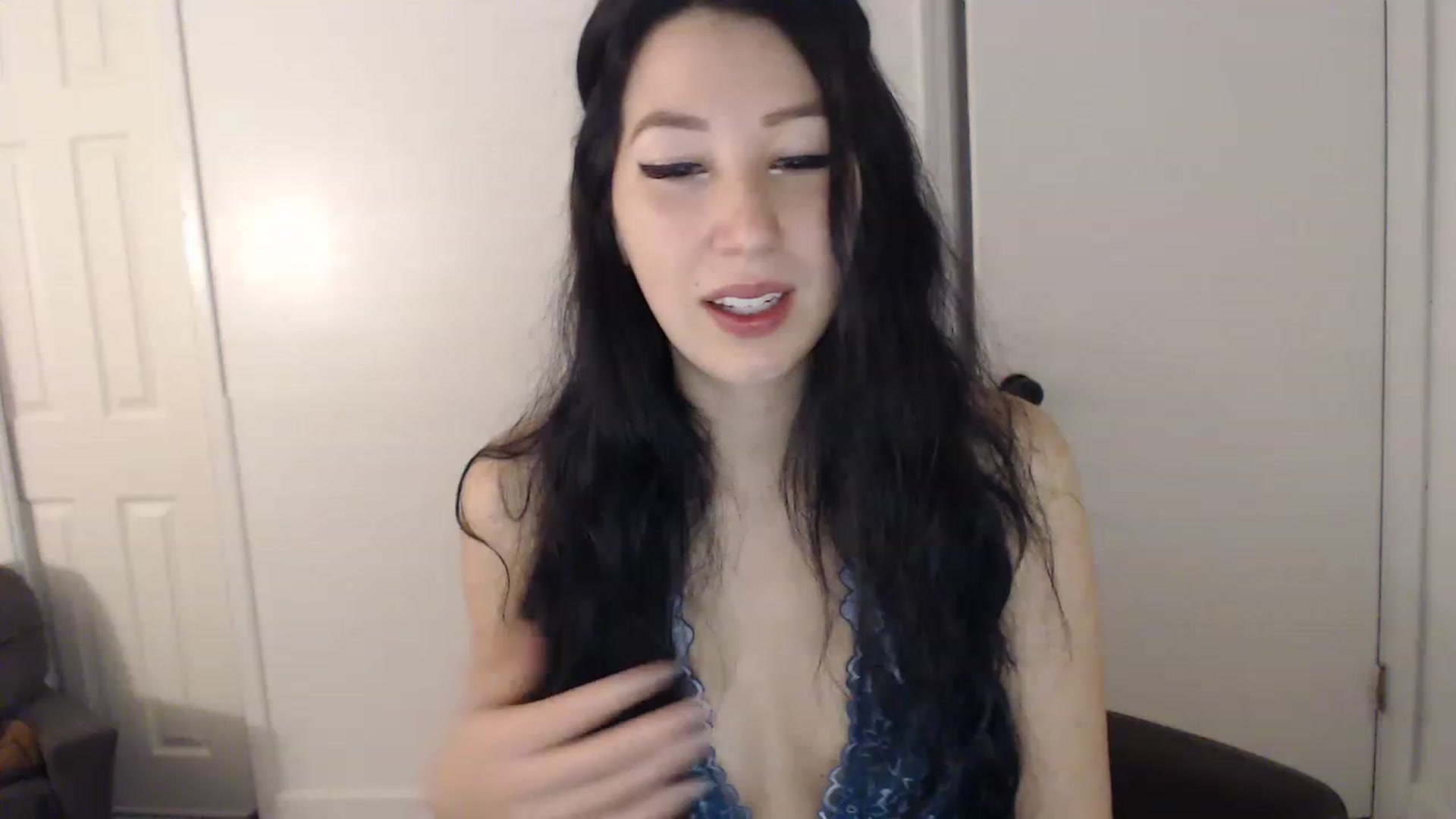 Gallery image thumbnail from LenaDanzara's myfreecams stream on, 03/09/2023, 10:04 image 10 of 20