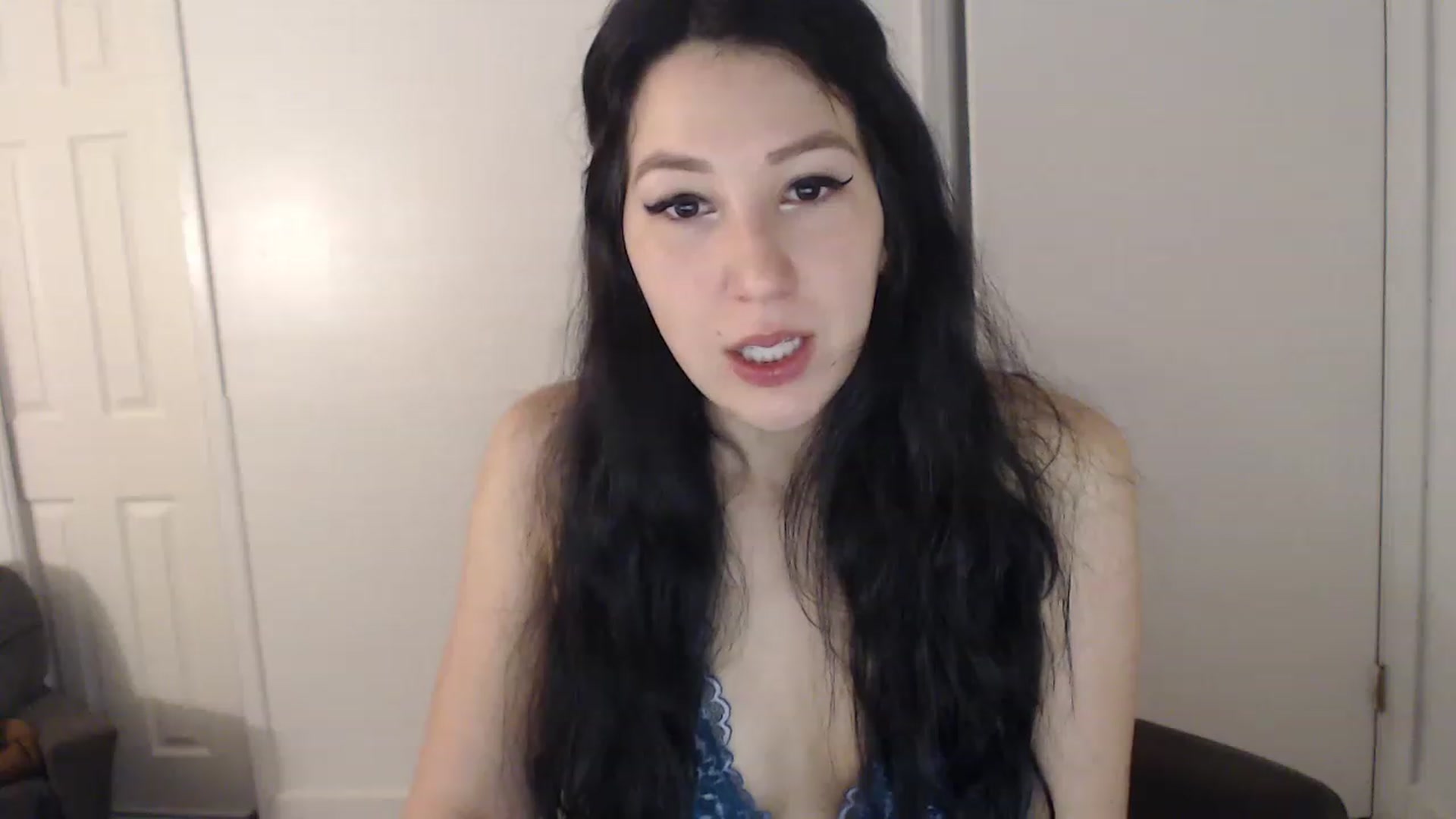 Gallery image thumbnail from LenaDanzara's myfreecams stream on, 03/09/2023, 10:04 image 17 of 20