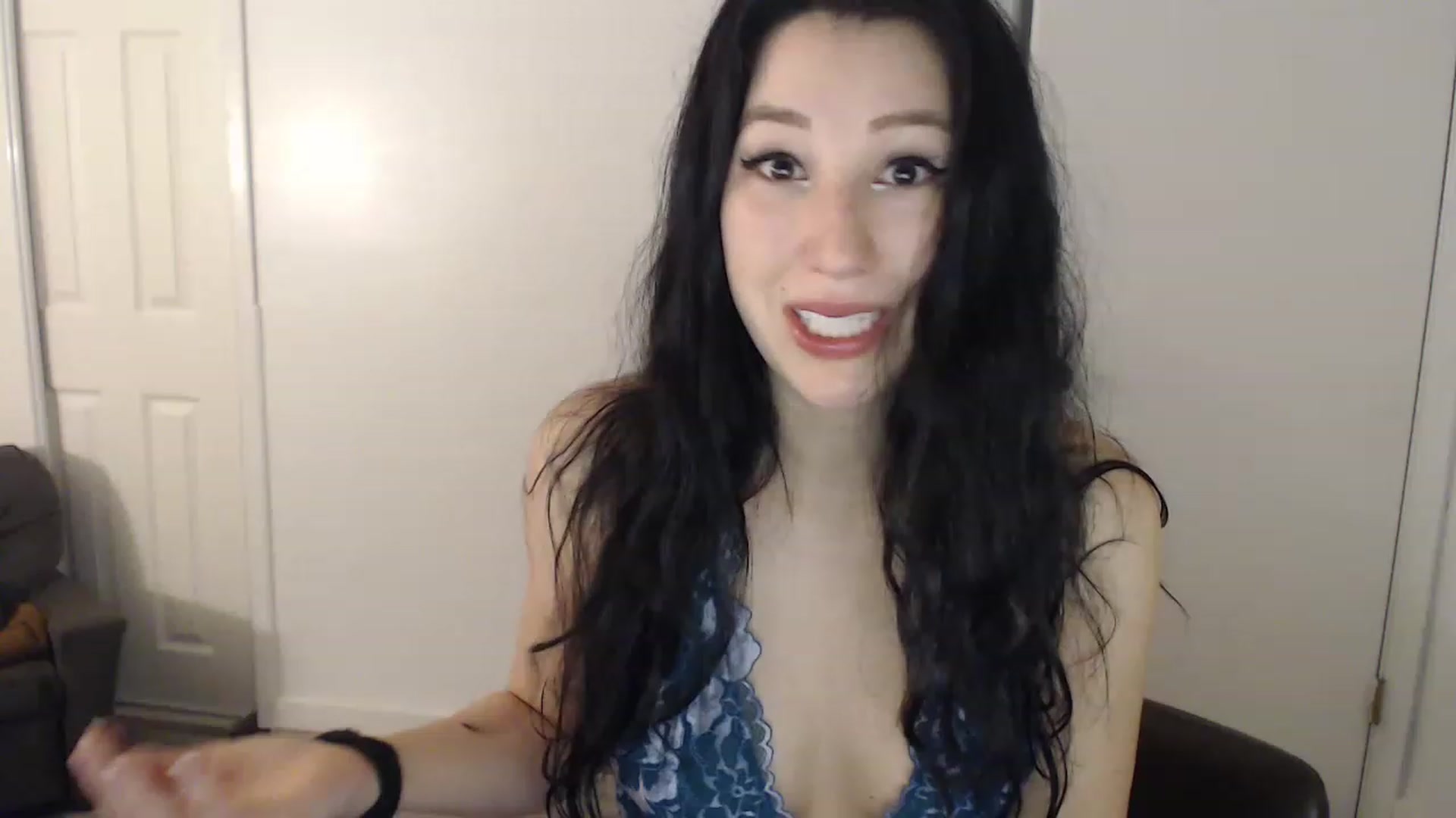 Gallery image thumbnail from LenaDanzara's myfreecams stream on, 03/09/2023, 10:04 image 1 of 20