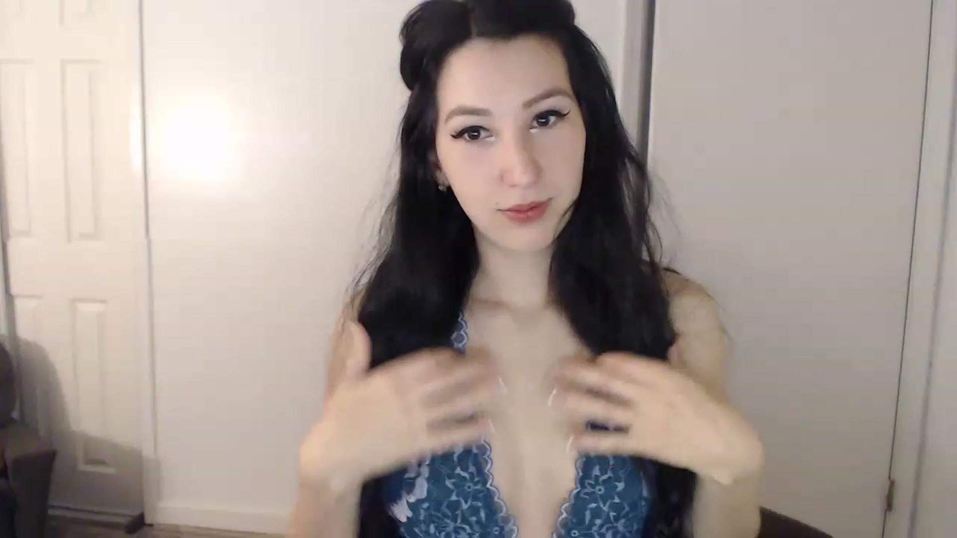 Gallery image thumbnail from LenaDanzara's myfreecams stream on, 03/09/2023, 10:04 image 7 of 20