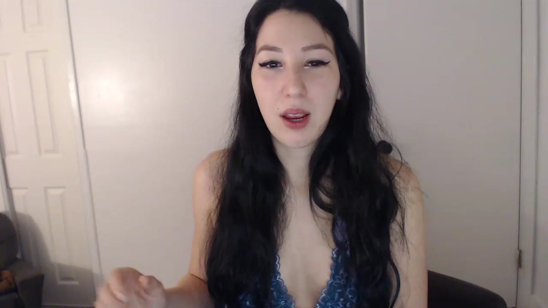 Gallery image thumbnail from LenaDanzara's myfreecams stream on, 03/09/2023, 10:04 image 16 of 20