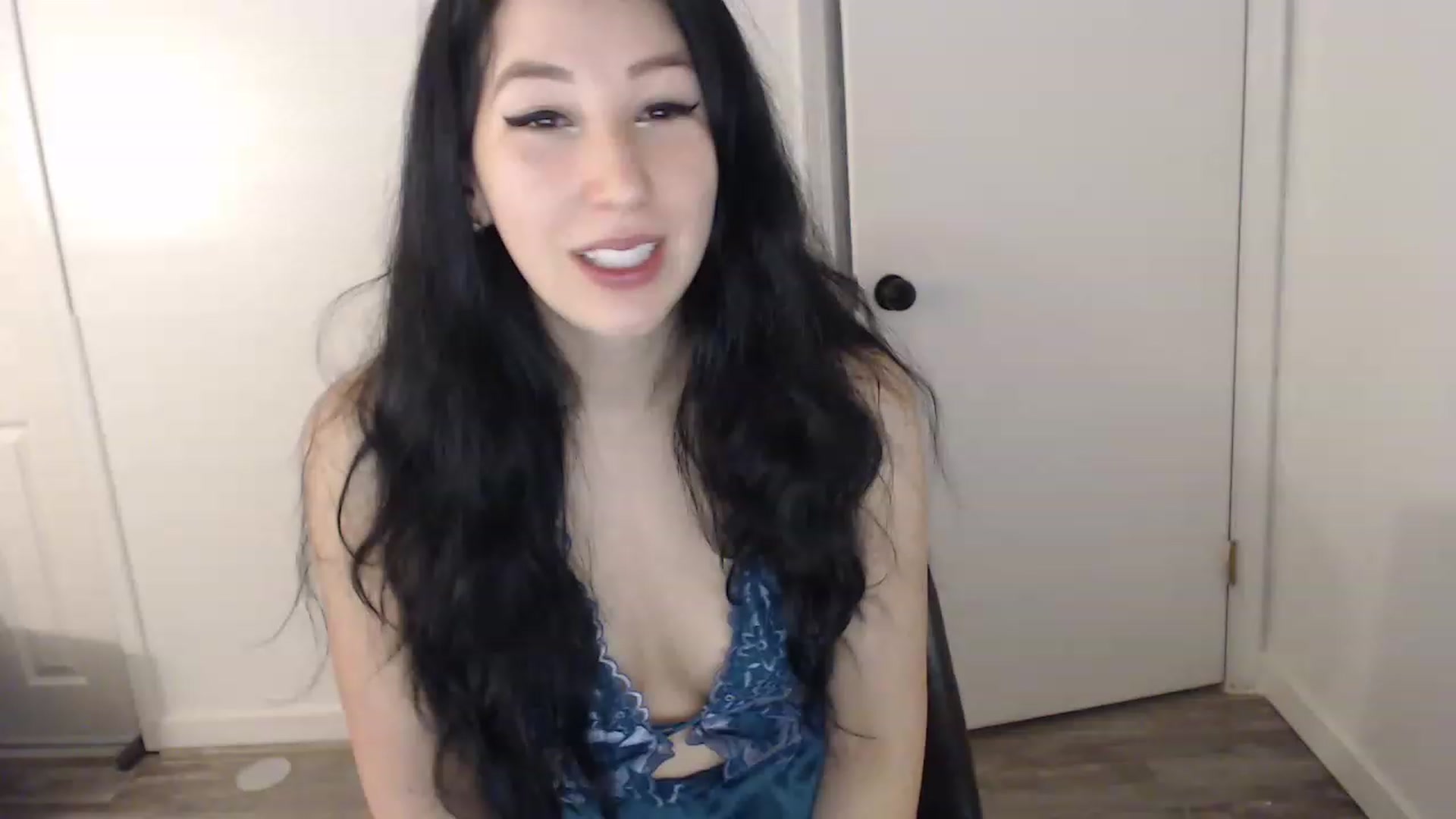Gallery image thumbnail from LenaDanzara's myfreecams stream on, 03/09/2023, 10:57 image 10 of 20