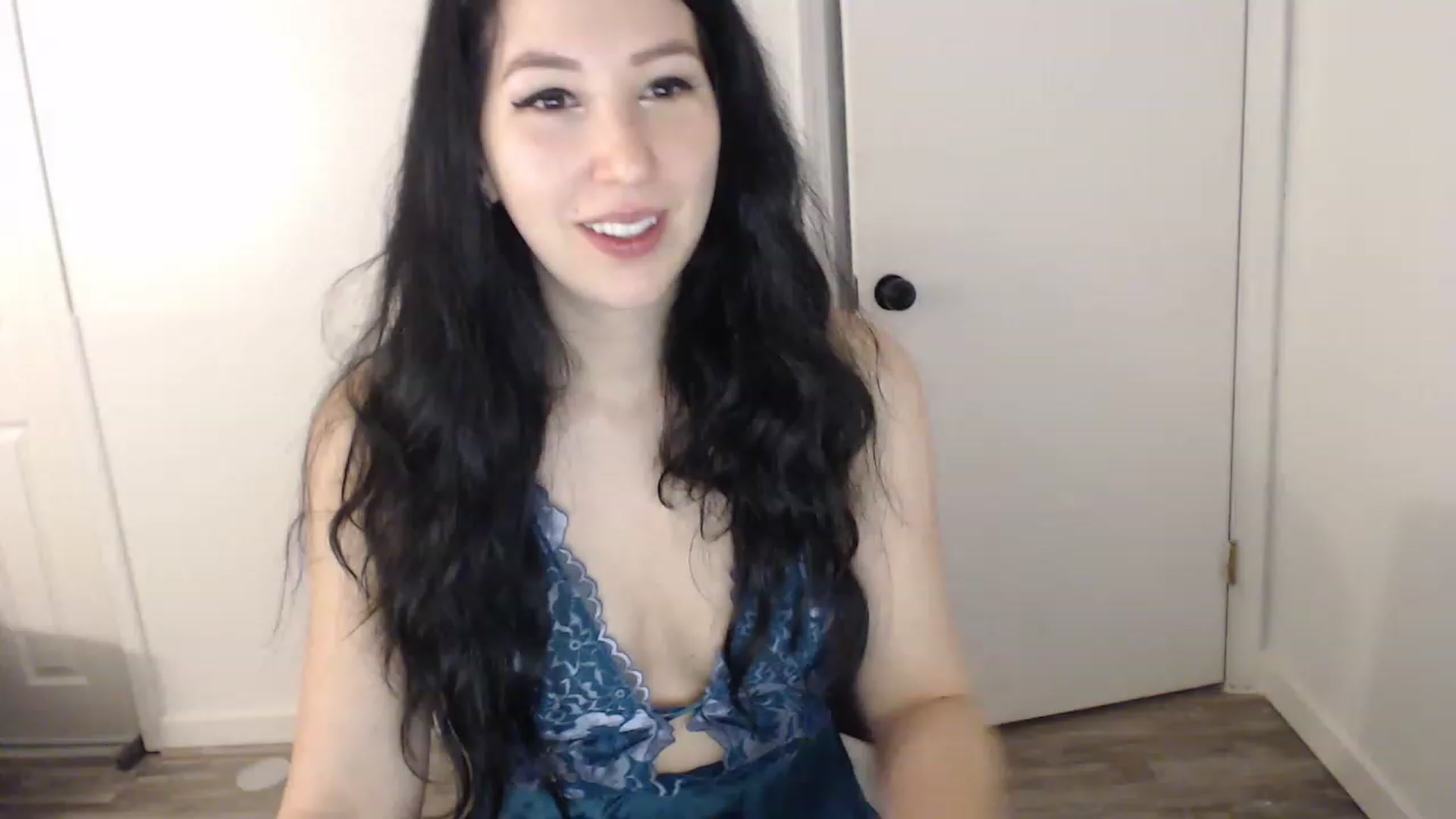 Gallery image thumbnail from LenaDanzara's myfreecams stream on, 03/09/2023, 10:57 image 8 of 20