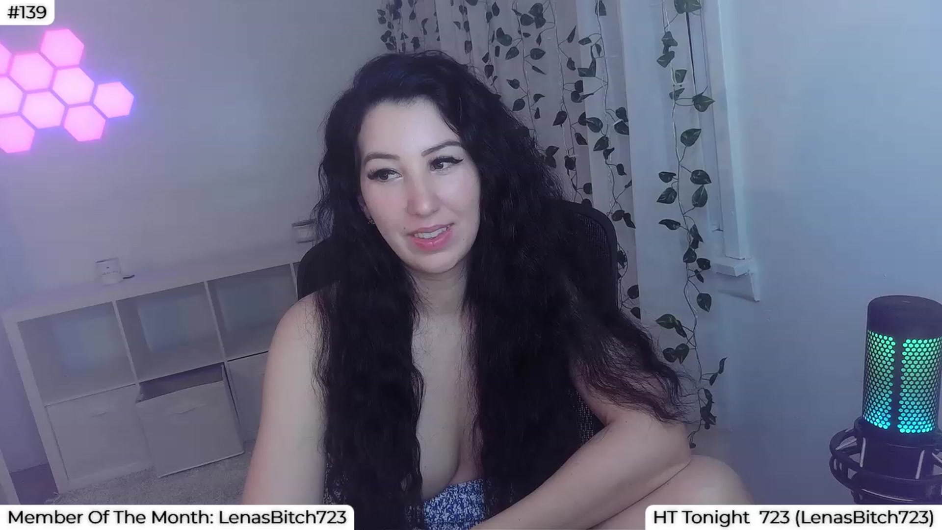 Gallery image thumbnail from LenaDanzara's myfreecams stream on, 09/24/2023, 09:04 image 10 of 20