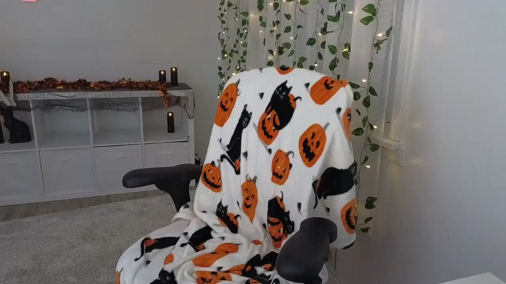 Gallery image thumbnail from LenaDanzara's myfreecams stream on, 09/28/2023, 08:22 image 20 of 20