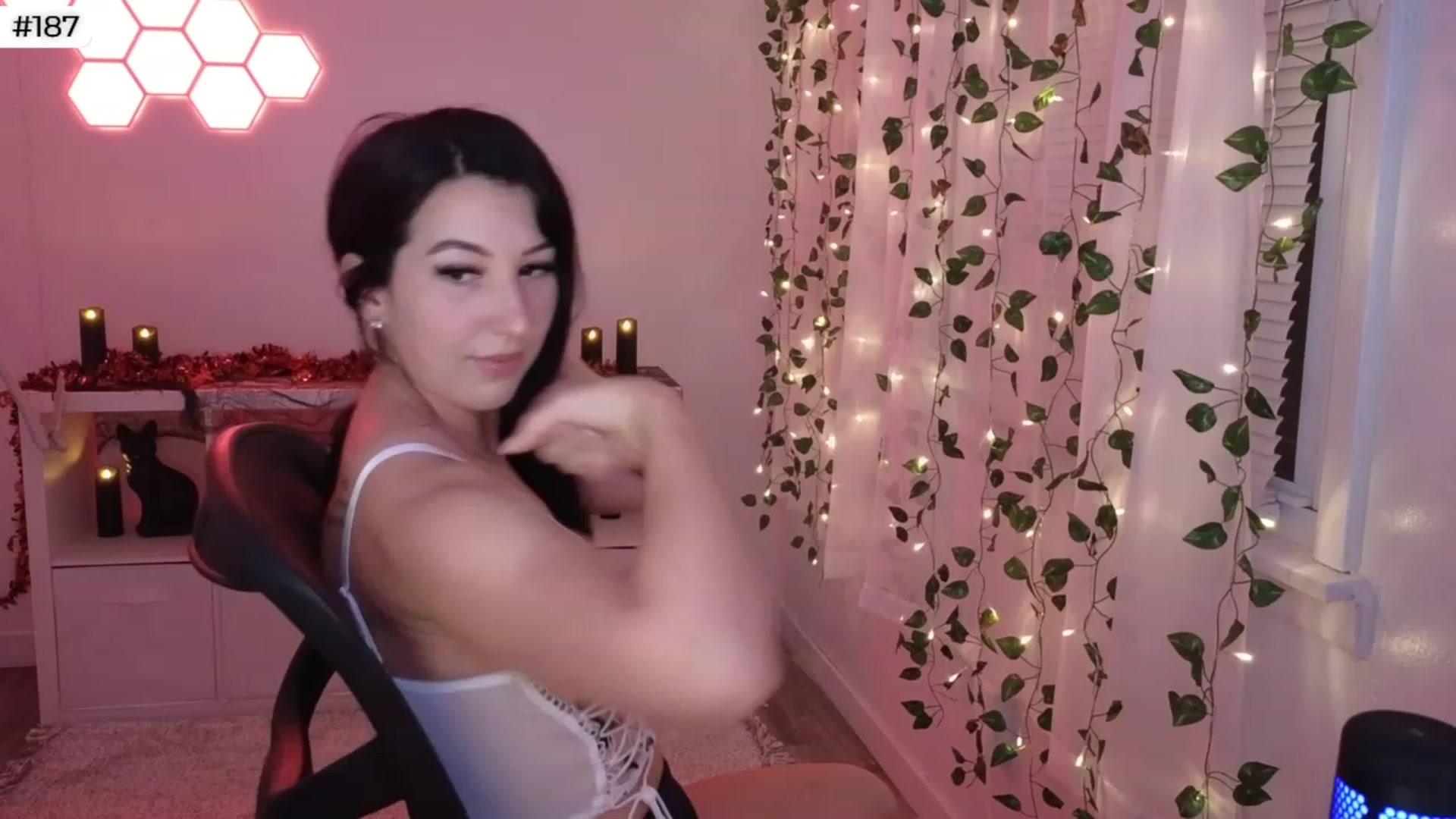 Gallery image thumbnail from LenaDanzara's myfreecams stream on, 09/30/2023, 04:27 image 17 of 20