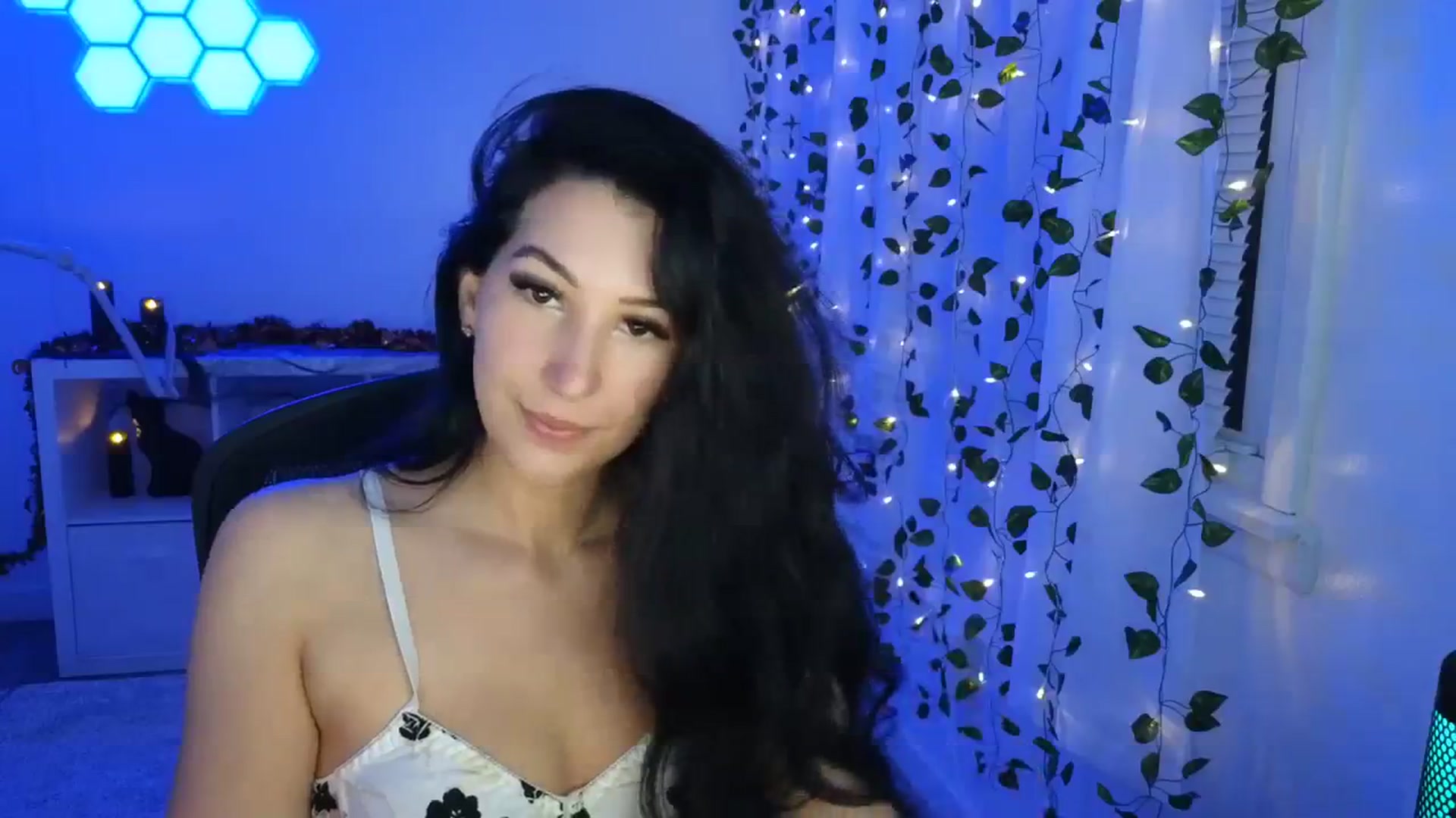 Gallery image thumbnail from LenaDanzara's myfreecams stream on, 09/30/2023, 10:00 image 8 of 20