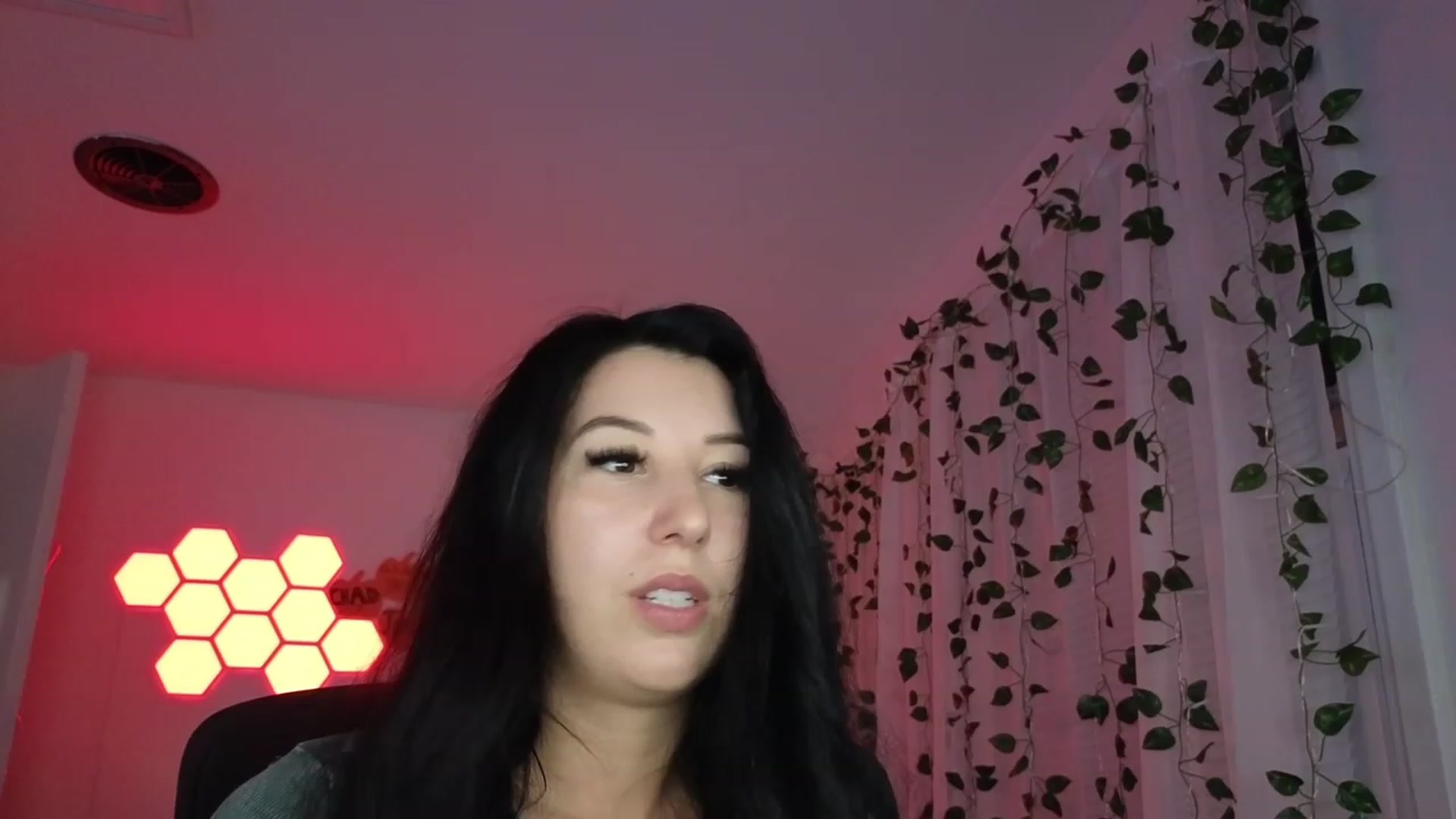 Gallery image thumbnail from LenaDanzara's myfreecams stream on, 10/05/2023, 06:54 image 17 of 20