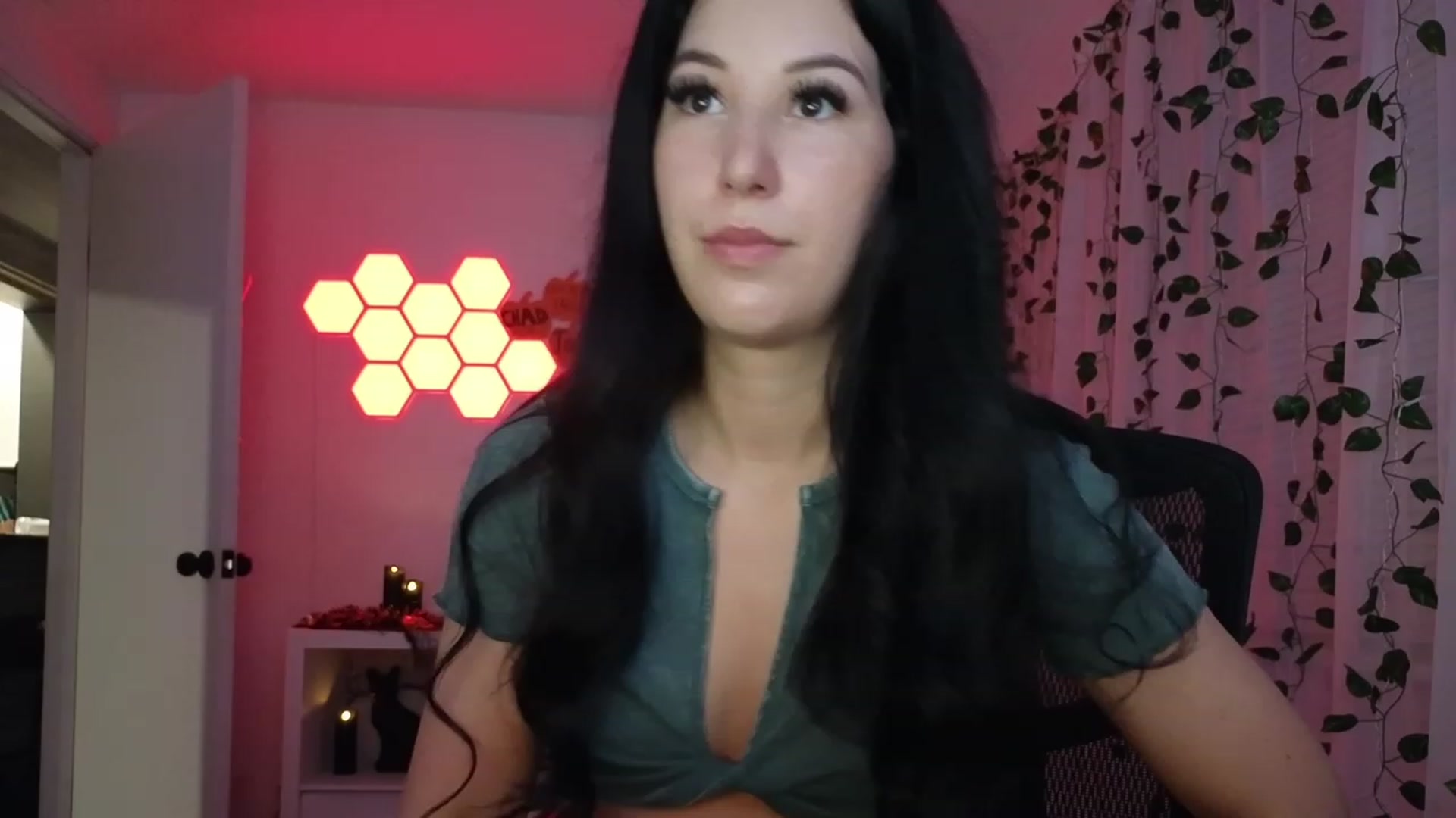 Gallery image thumbnail from LenaDanzara's myfreecams stream on, 10/05/2023, 07:05 image 2 of 20