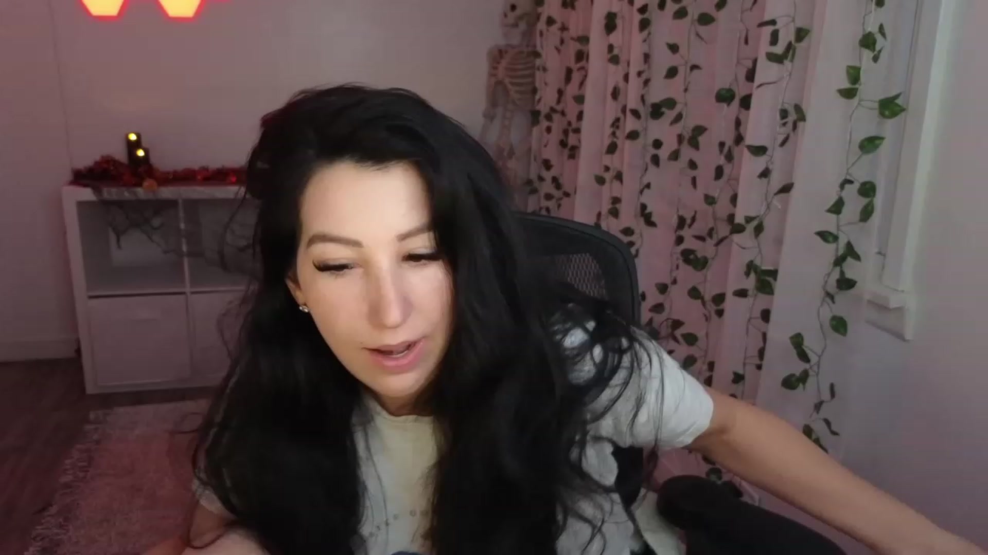Gallery image thumbnail from LenaDanzara's myfreecams stream on, 10/16/2023, 08:38 image 17 of 20