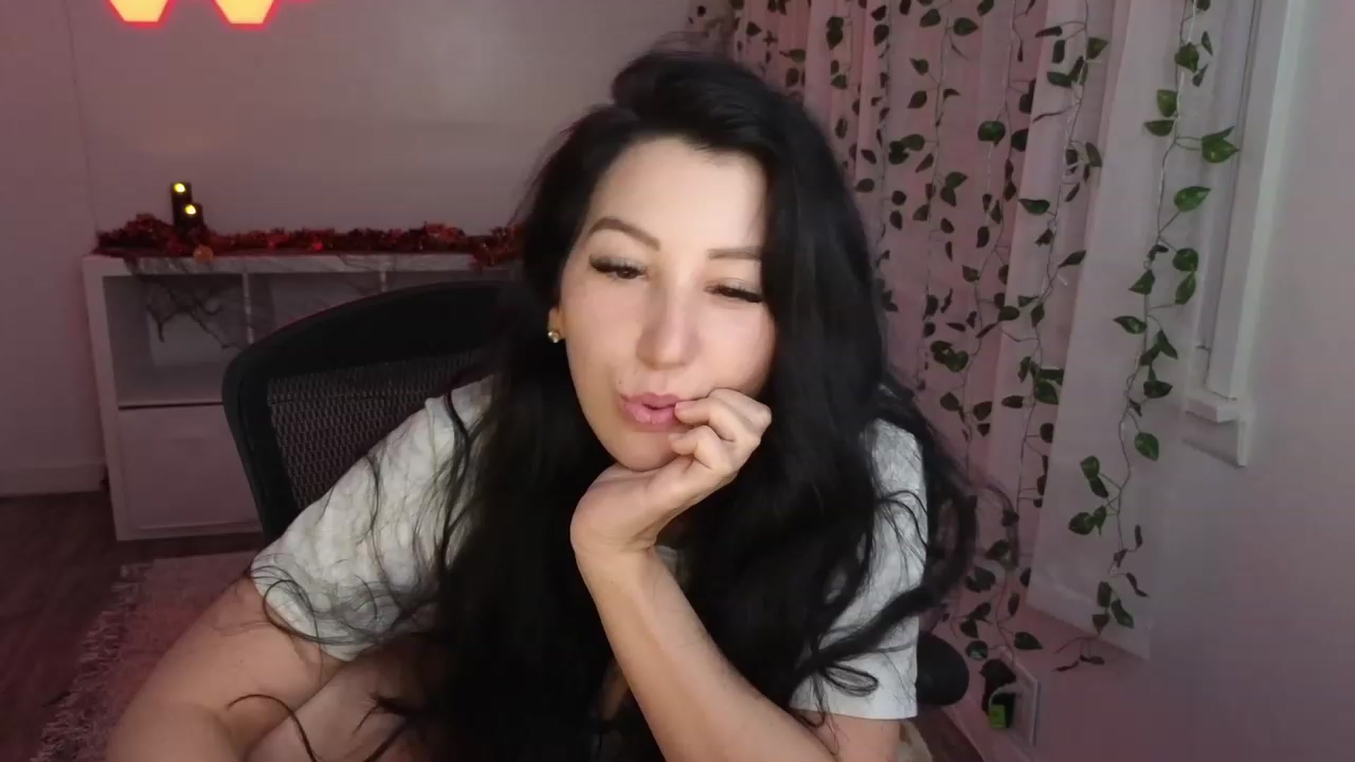 Gallery image thumbnail from LenaDanzara's myfreecams stream on, 10/16/2023, 08:38 image 19 of 20