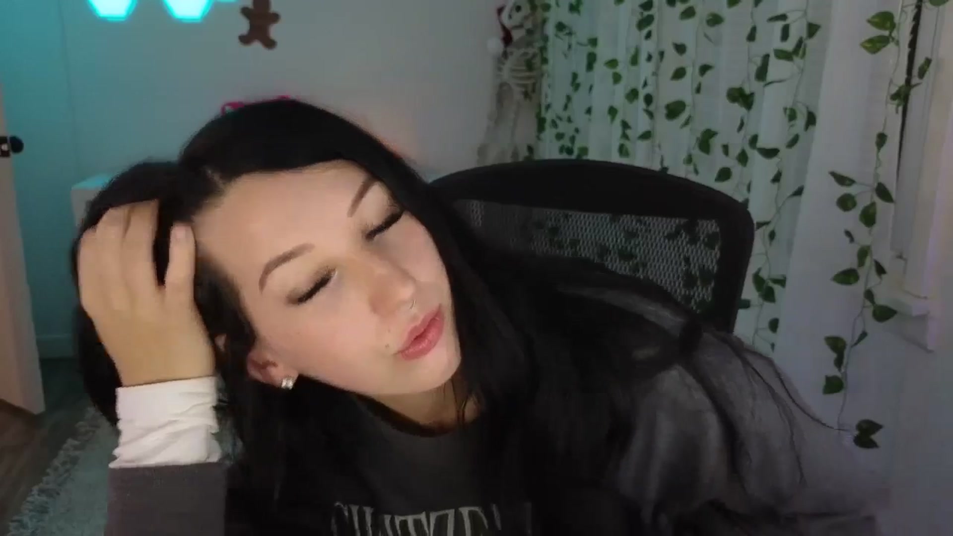 Gallery image thumbnail from LenaDanzara's myfreecams stream on, 12/03/2023, 09:56 image 9 of 20