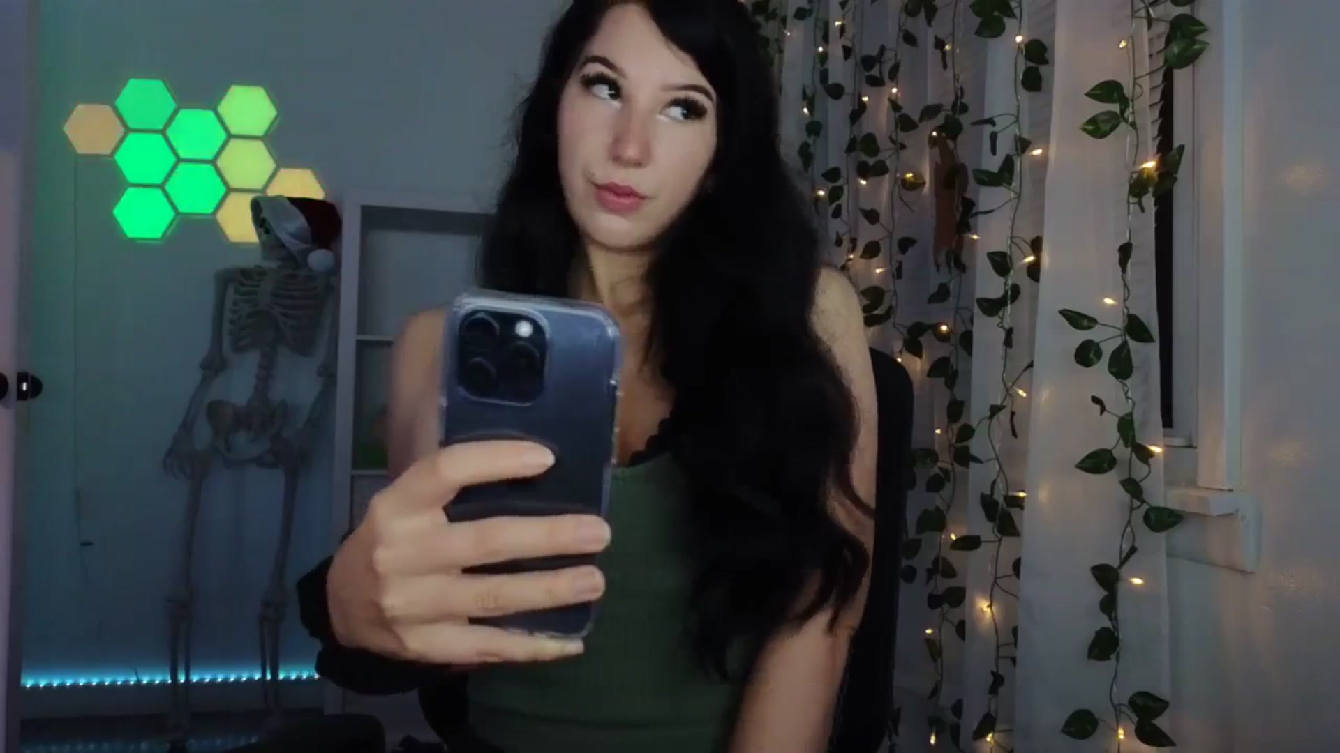 Gallery image thumbnail from LenaDanzara's myfreecams stream on, 12/16/2023, 07:29 image 10 of 20