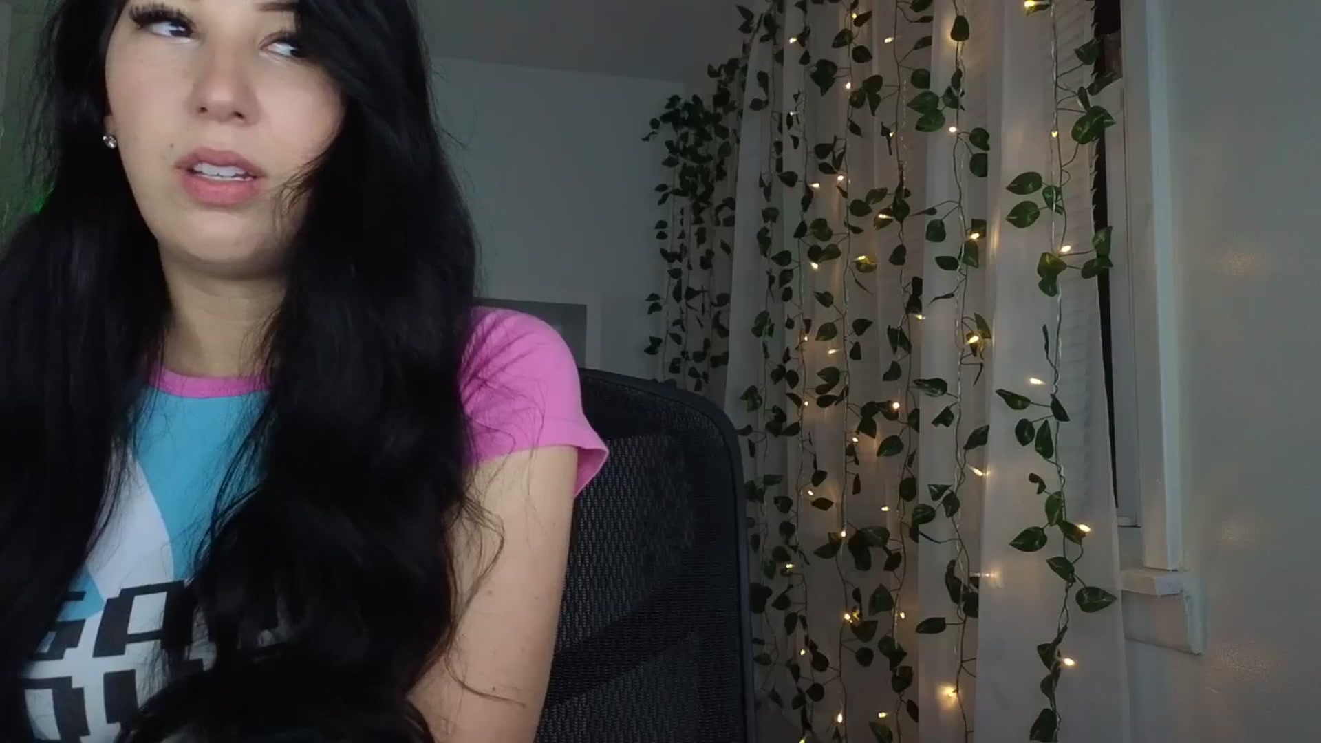 Gallery image thumbnail from LenaDanzara's myfreecams stream on, 12/17/2023, 09:50 image 3 of 20
