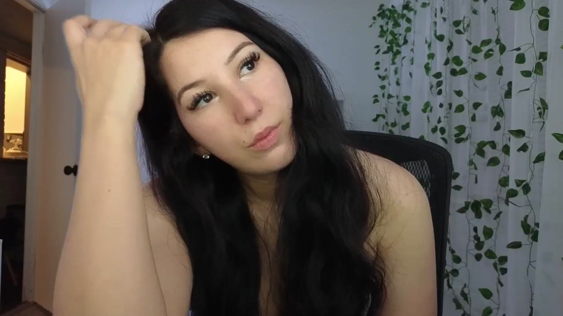 Gallery image thumbnail from LenaDanzara's myfreecams stream on, 12/27/2023, 08:45 image 15 of 20