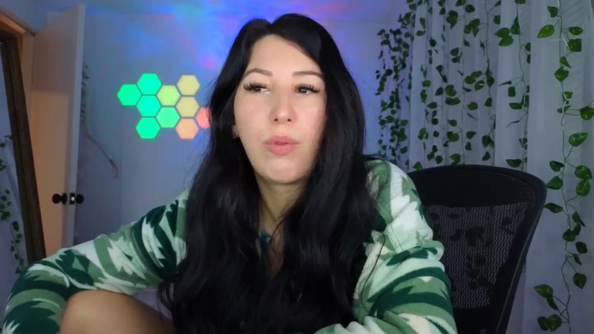 Gallery image thumbnail from LenaDanzara's myfreecams stream on, 12/31/2023, 08:48 image 7 of 20