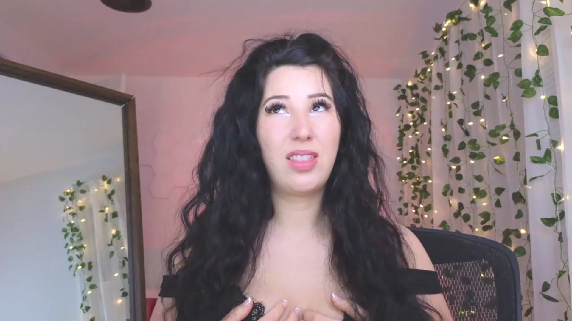 Gallery image thumbnail from LenaDanzara's myfreecams stream on, 01/03/2024, 08:21 image 12 of 20