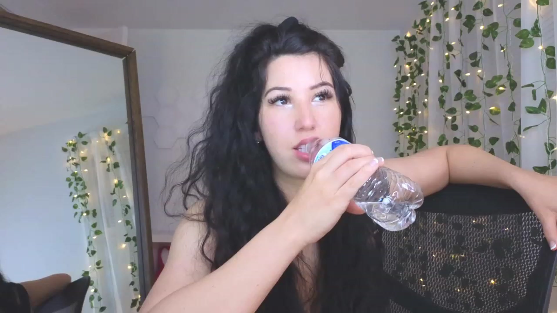 Gallery image thumbnail from LenaDanzara's myfreecams stream on, 01/03/2024, 08:21 image 15 of 20
