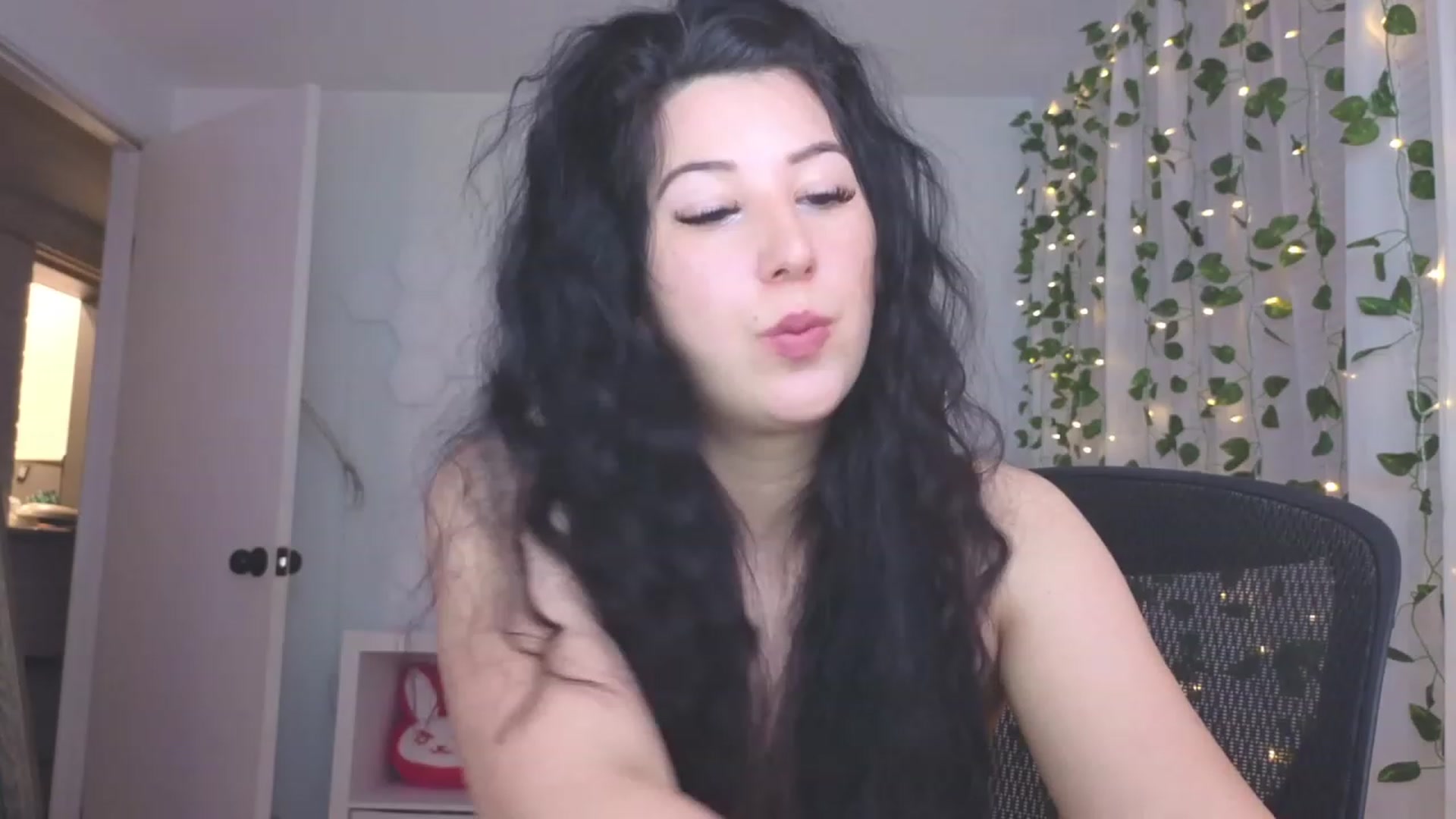 Gallery image thumbnail from LenaDanzara's myfreecams stream on, 01/03/2024, 08:21 image 20 of 20