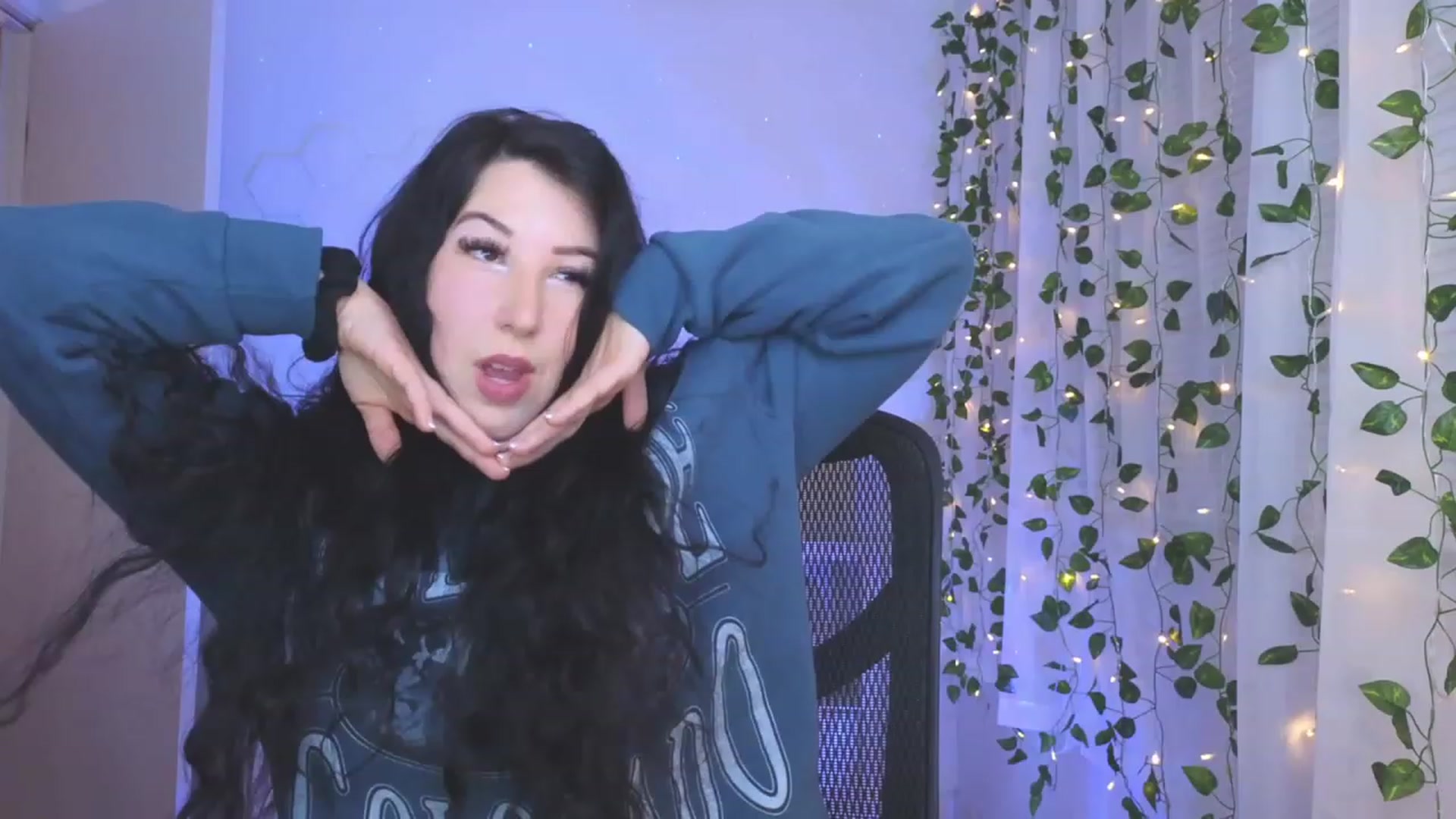 Gallery image thumbnail from LenaDanzara's myfreecams stream on, 01/03/2024, 08:21 image 1 of 20