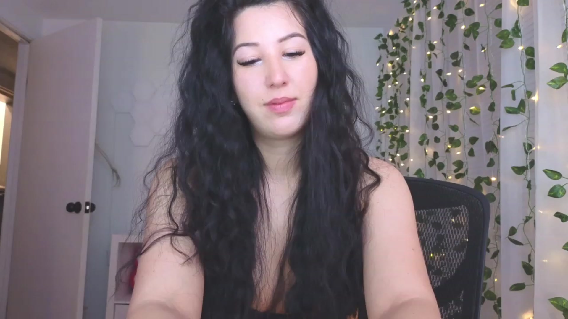 Gallery image thumbnail from LenaDanzara's myfreecams stream on, 01/03/2024, 08:21 image 18 of 20