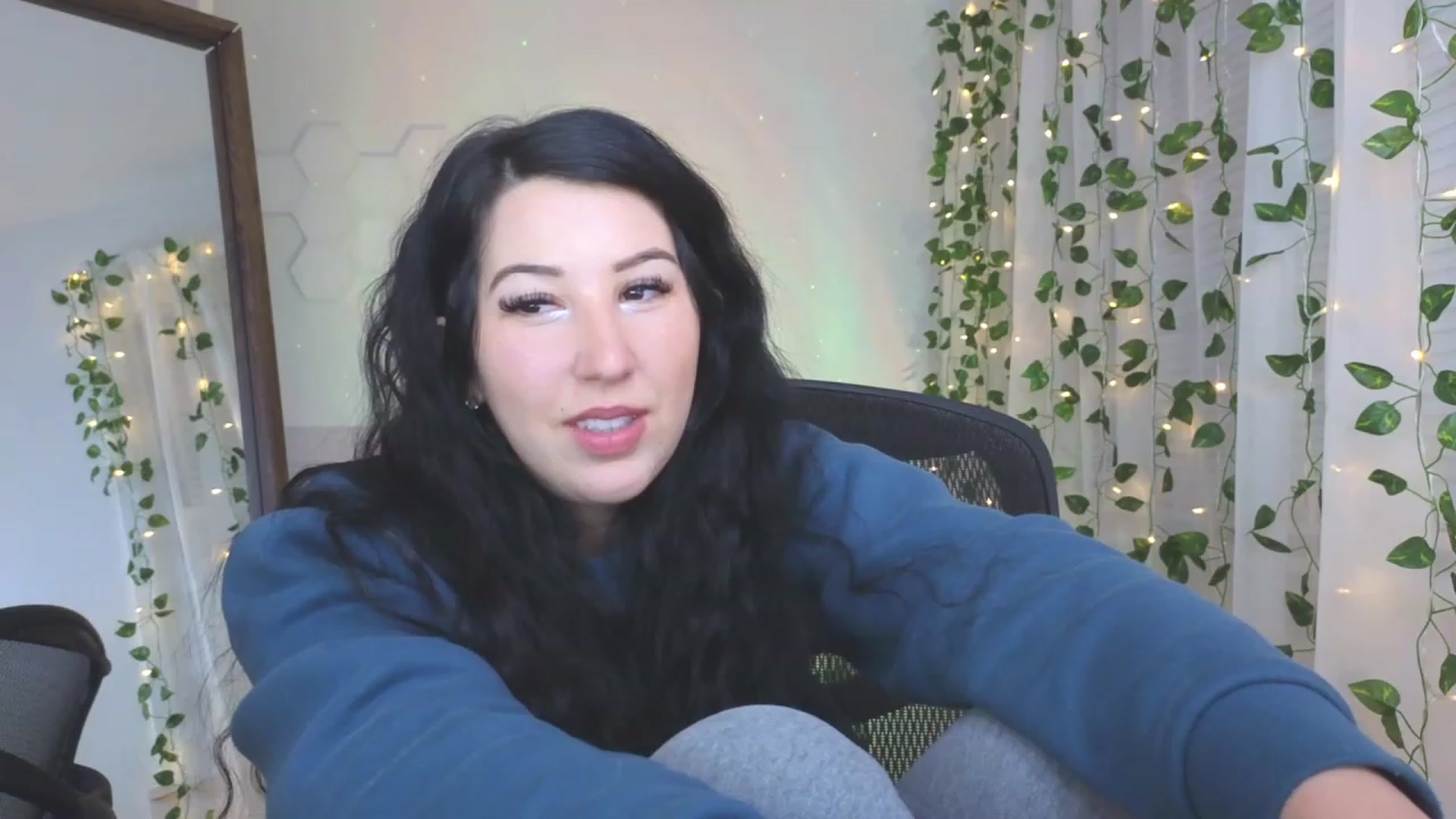 Gallery image thumbnail from LenaDanzara's myfreecams stream on, 01/03/2024, 08:21 image 7 of 20