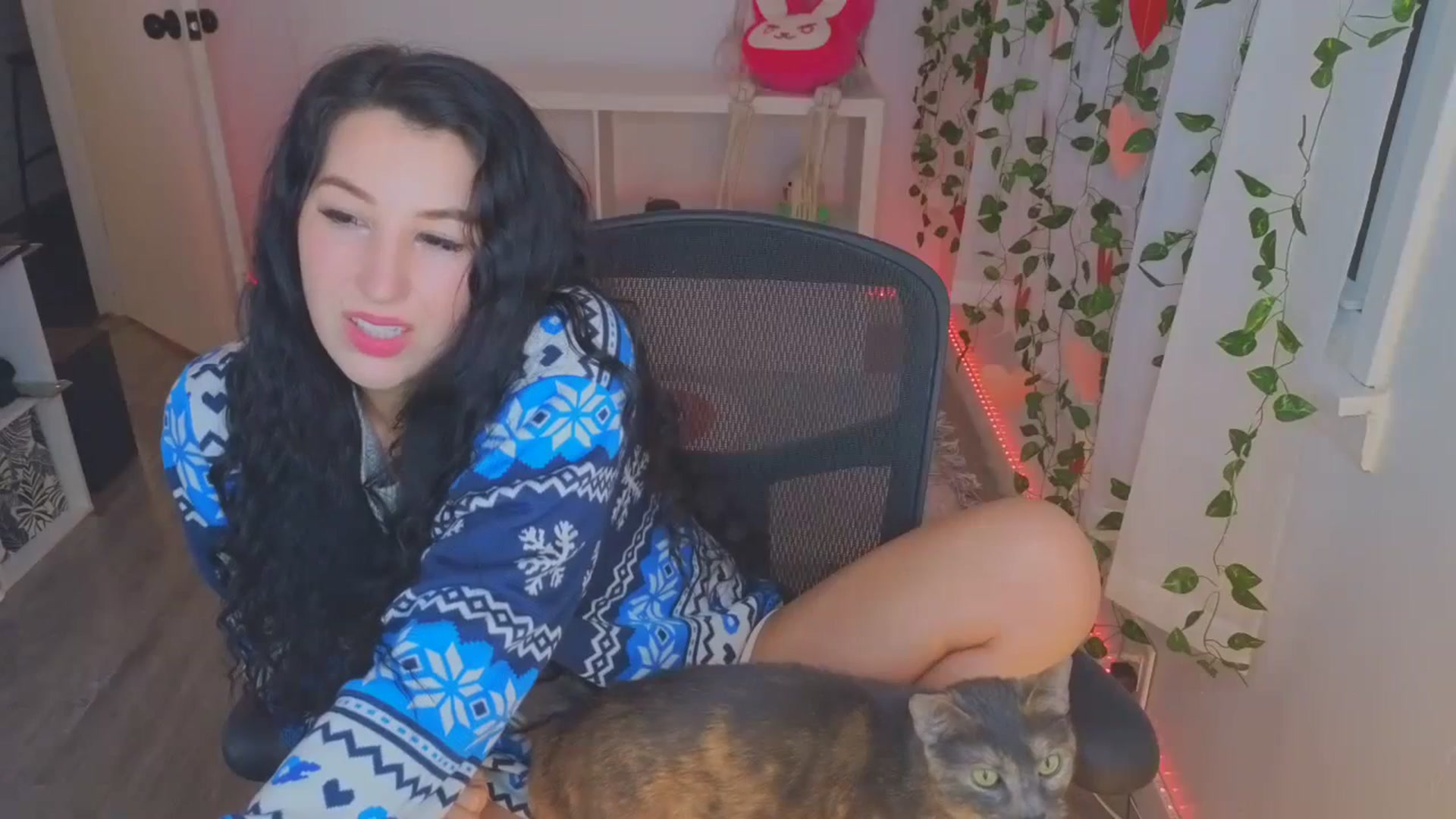 Gallery image thumbnail from LenaDanzara's myfreecams stream on, 01/31/2024, 07:42 image 10 of 20