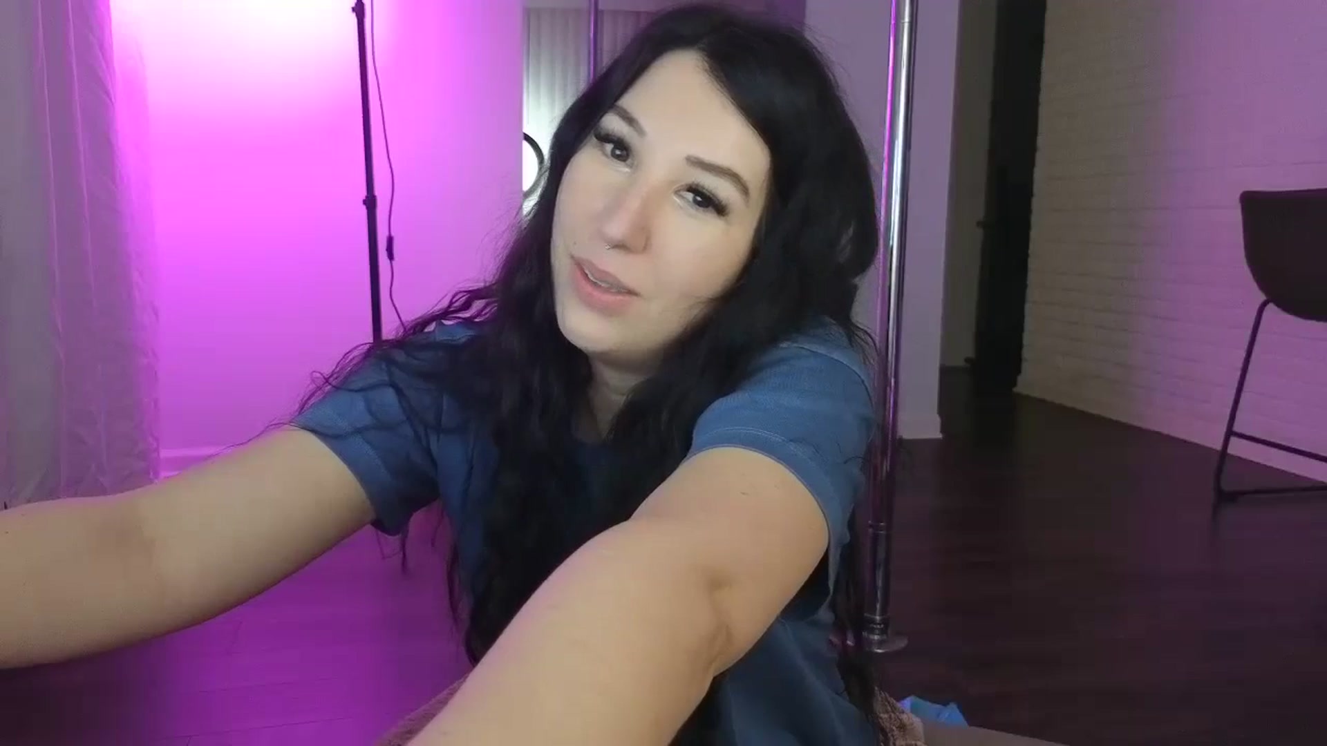 Gallery image thumbnail from LenaDanzara's myfreecams stream on, 03/10/2024, 12:46 image 9 of 20