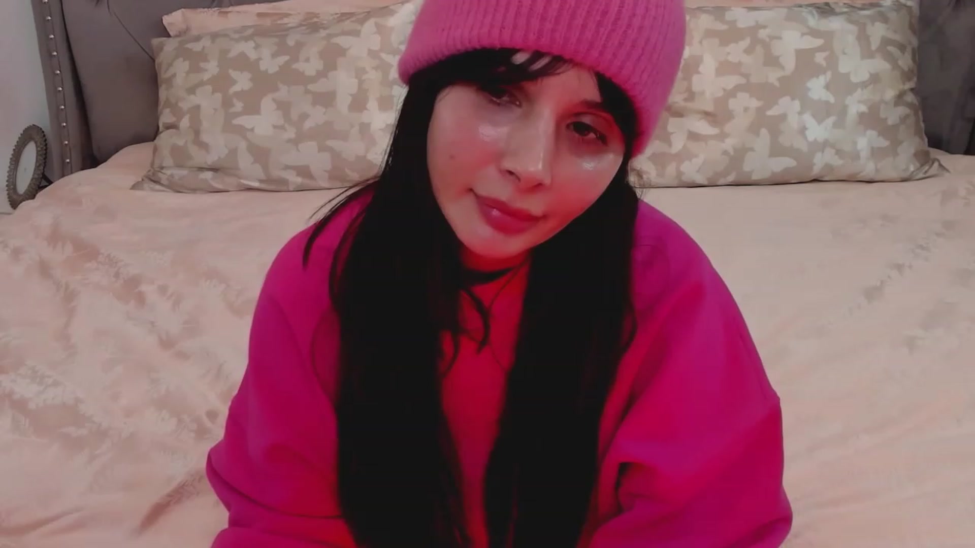 Gallery image thumbnail from LenaLiveNow's myfreecams stream on, 01/09/2024, 21:20 image 19 of 20
