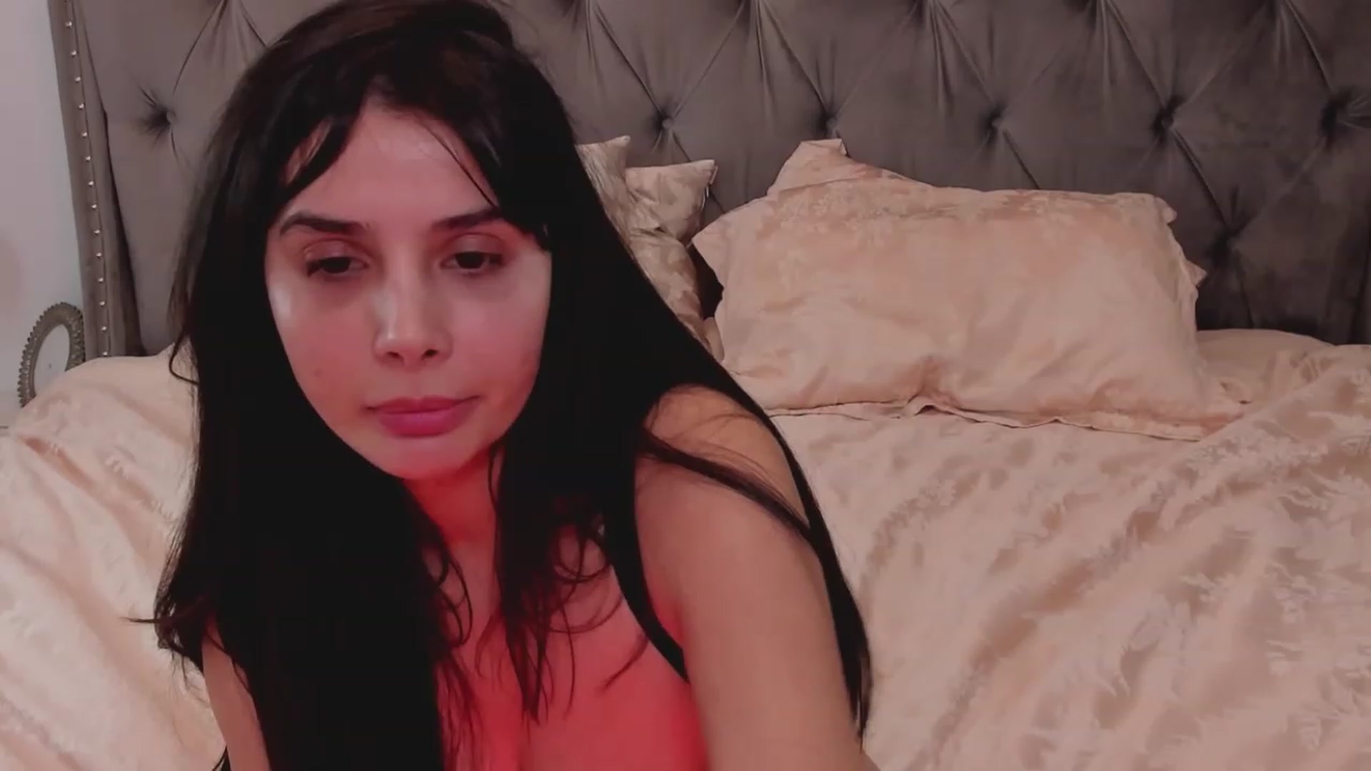 Gallery image thumbnail from LenaLiveNow's myfreecams stream on, 01/12/2024, 24:01 image 19 of 20