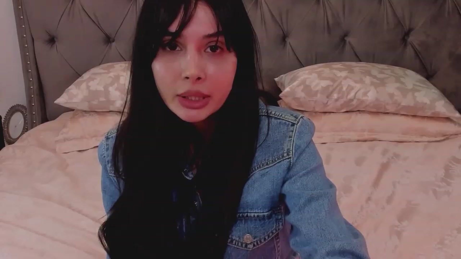 Gallery image thumbnail from LenaLiveNow's myfreecams stream on, 01/14/2024, 21:02 image 4 of 20
