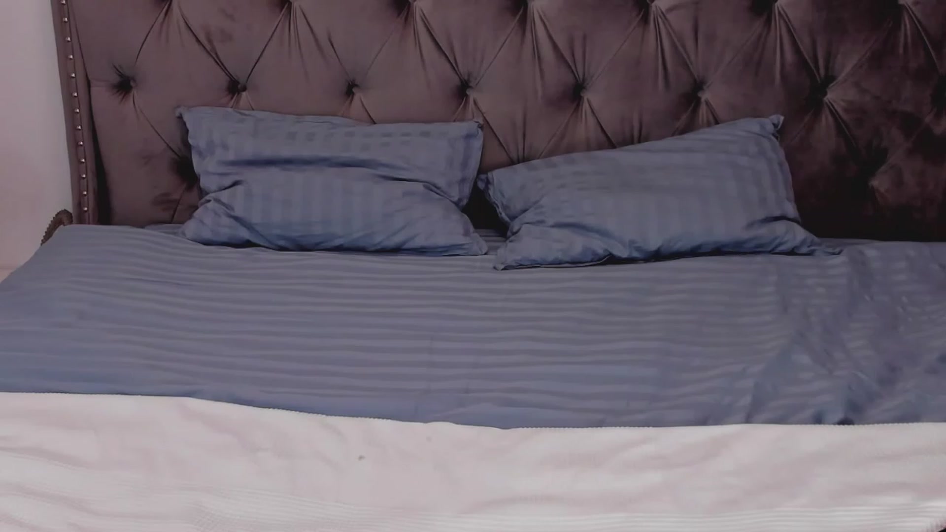Gallery image thumbnail from LenaLiveNow's myfreecams stream on, 01/29/2024, 23:22 image 10 of 20