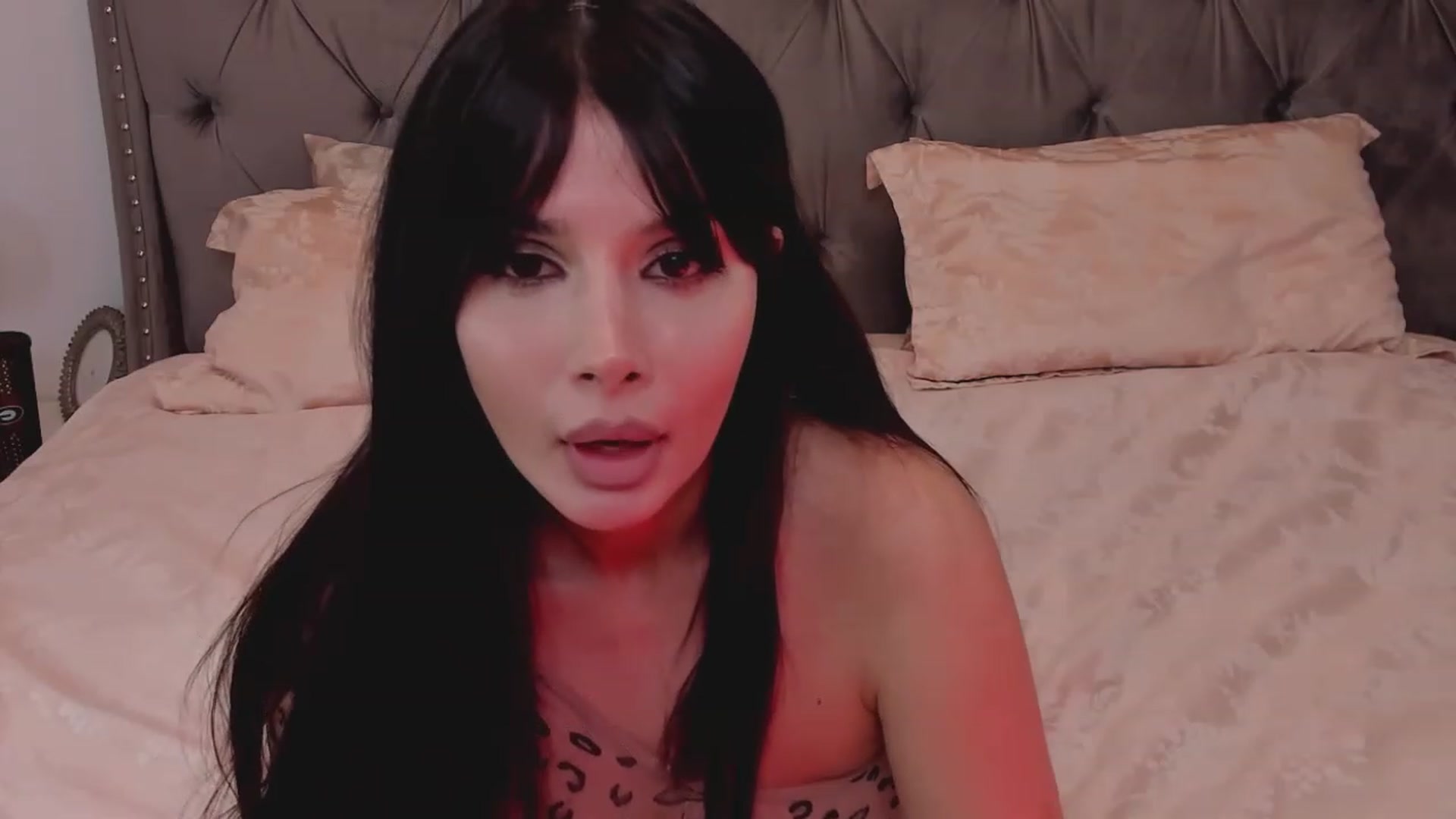 Gallery image thumbnail from LenaLiveNow's myfreecams stream on, 02/06/2024, 20:23 image 19 of 20